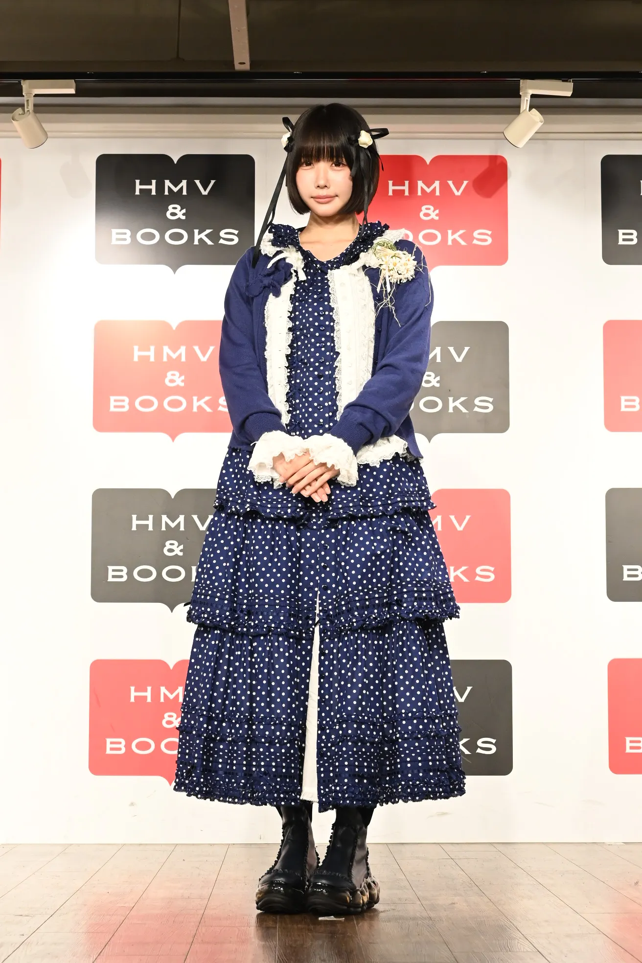 9月の初武道館公演を成功させたあのが、12月24日のクリスマスイブに初の著書『哲学なんていらない哲学』を発売し、「今しか書けない」等身大の感情を赤裸々に綴った胸中を語った。株式会社KADOKAWA