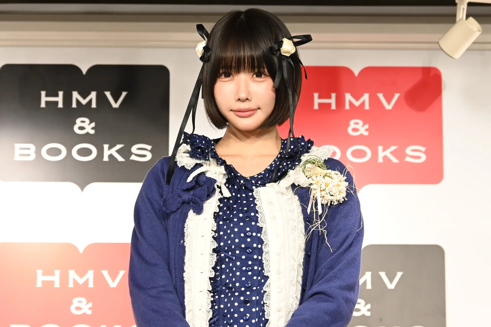 9月の初武道館公演を成功させたあのが、12月24日のクリスマスイブに初の著書『哲学なんていらない哲学』を発売し、「今しか書けない」等身大の感情を赤裸々に綴った胸中を語った。株式会社KADOKAWA