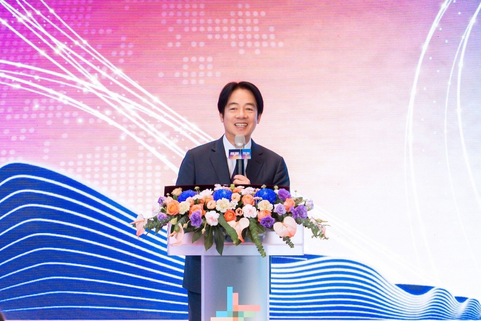 20251225-總統賴清德表示，今日北廊廳啟用是國門新願景，大家一同見證台灣新篇章。（桃園機場提供）