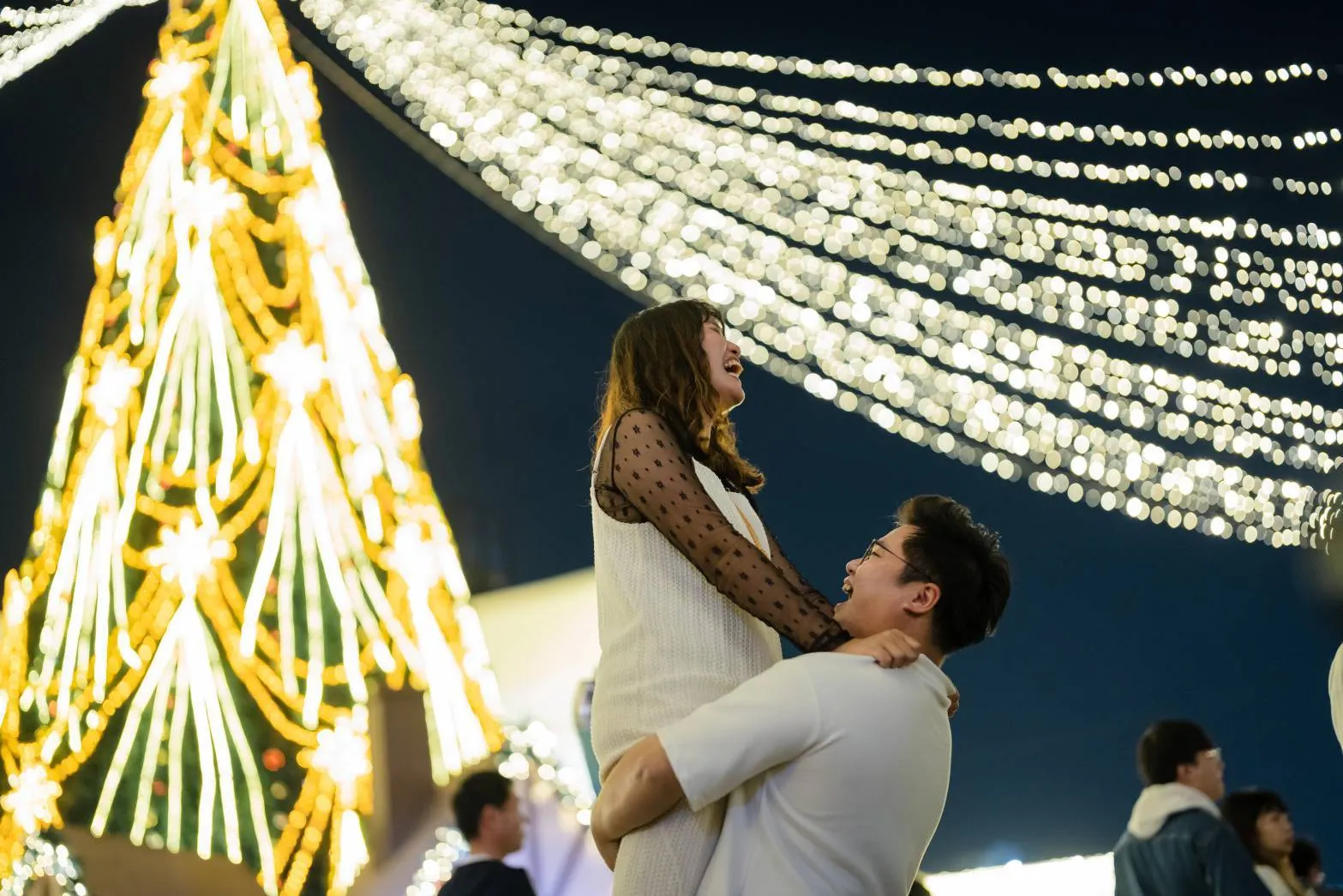 「2025高雄聖誕生活節」營造彷彿置身於國外聖誕佈置，吸引不少國外旅客參加，市集創造超過1200萬產值。（圖/高雄市政府經濟發展局）