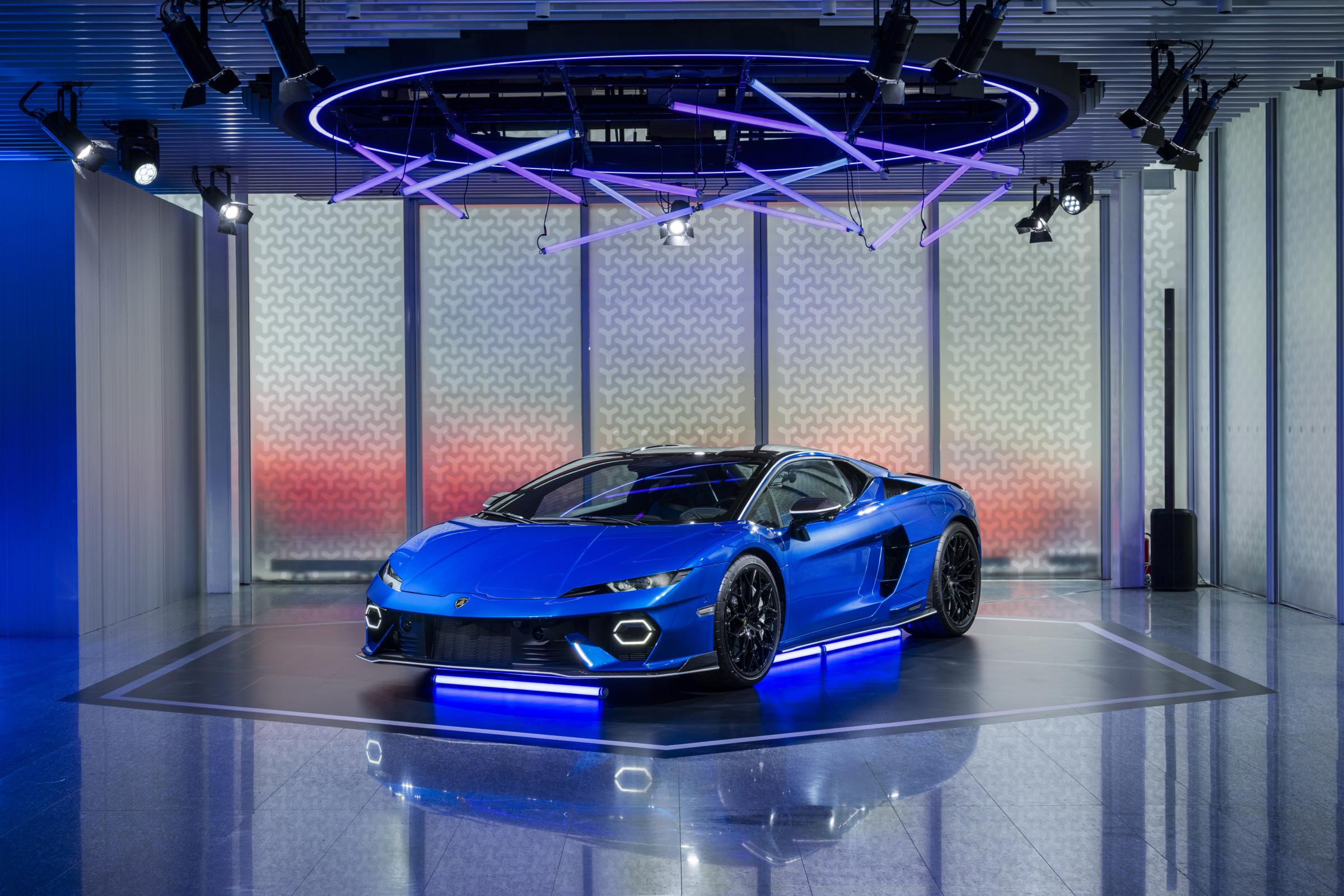 作為品牌首款V12 HPEV高性能混合動力超級跑車，代表Lamborghini於性能工程與電能化發展上的重大躍進。（嘉鎷興業提供）