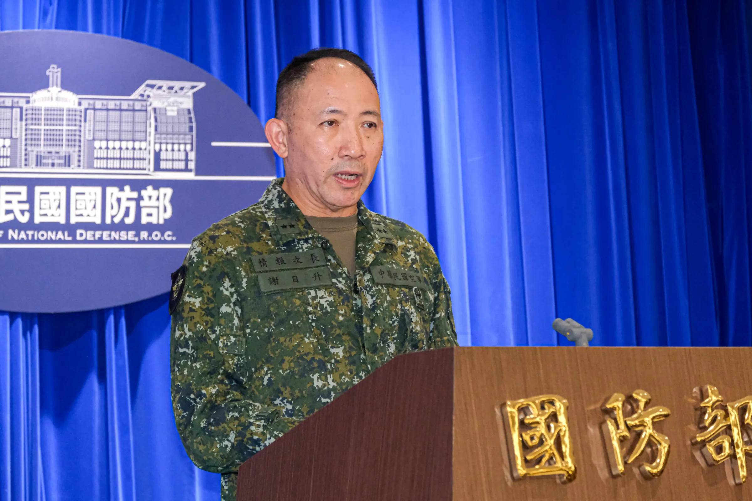 20251229-國防部29日舉行臨時記者會,對「國軍針對中共實彈軍演應處作為」進行說明,圖為國防部情次室次長謝日升。(劉偉宏攝)