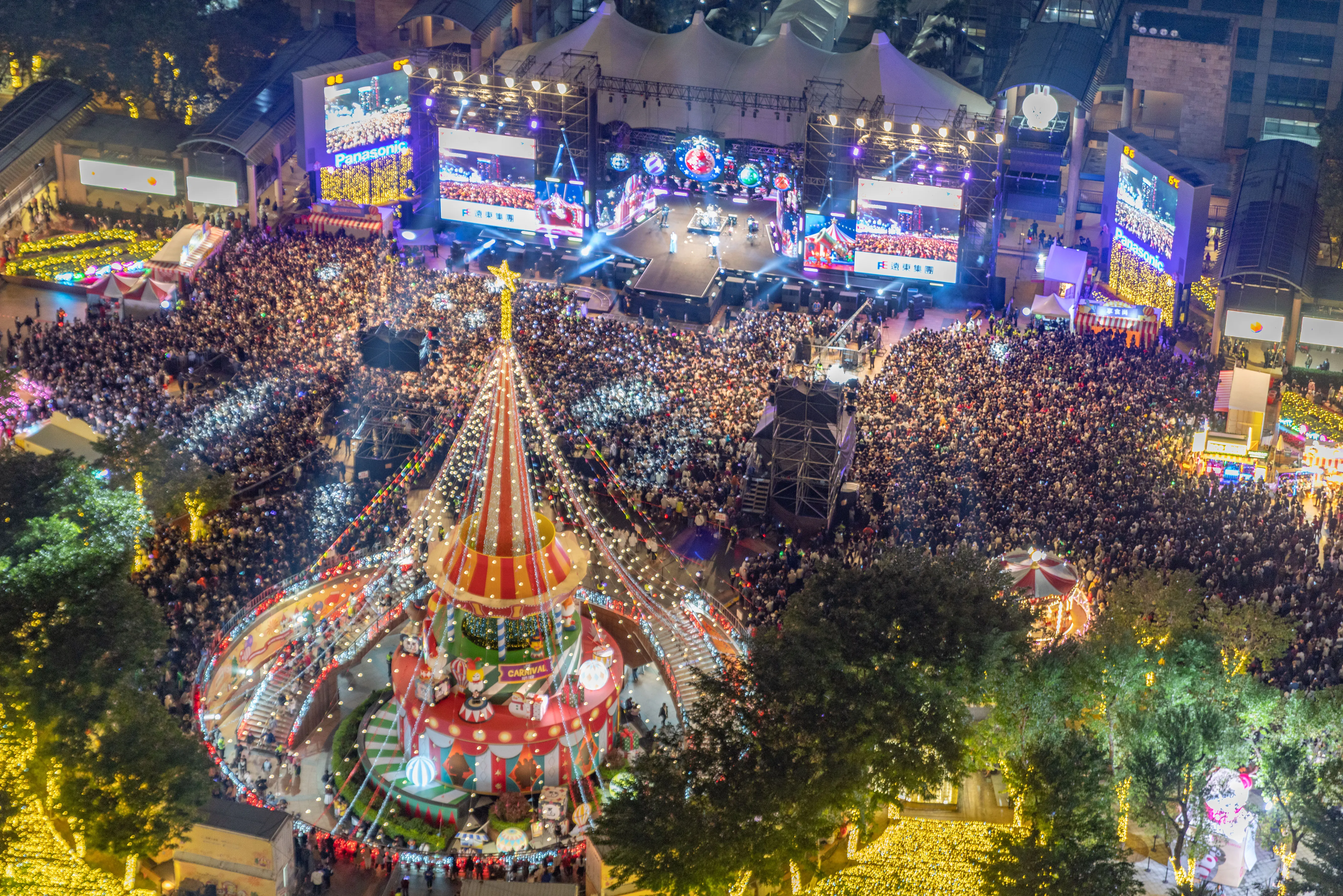 系列活動高潮「巨星耶誕演唱會－The Greatest Show」更是精彩萬分，演唱會兩日統計共湧入超過40萬人次參與。圖/新北市政府觀旅局提供