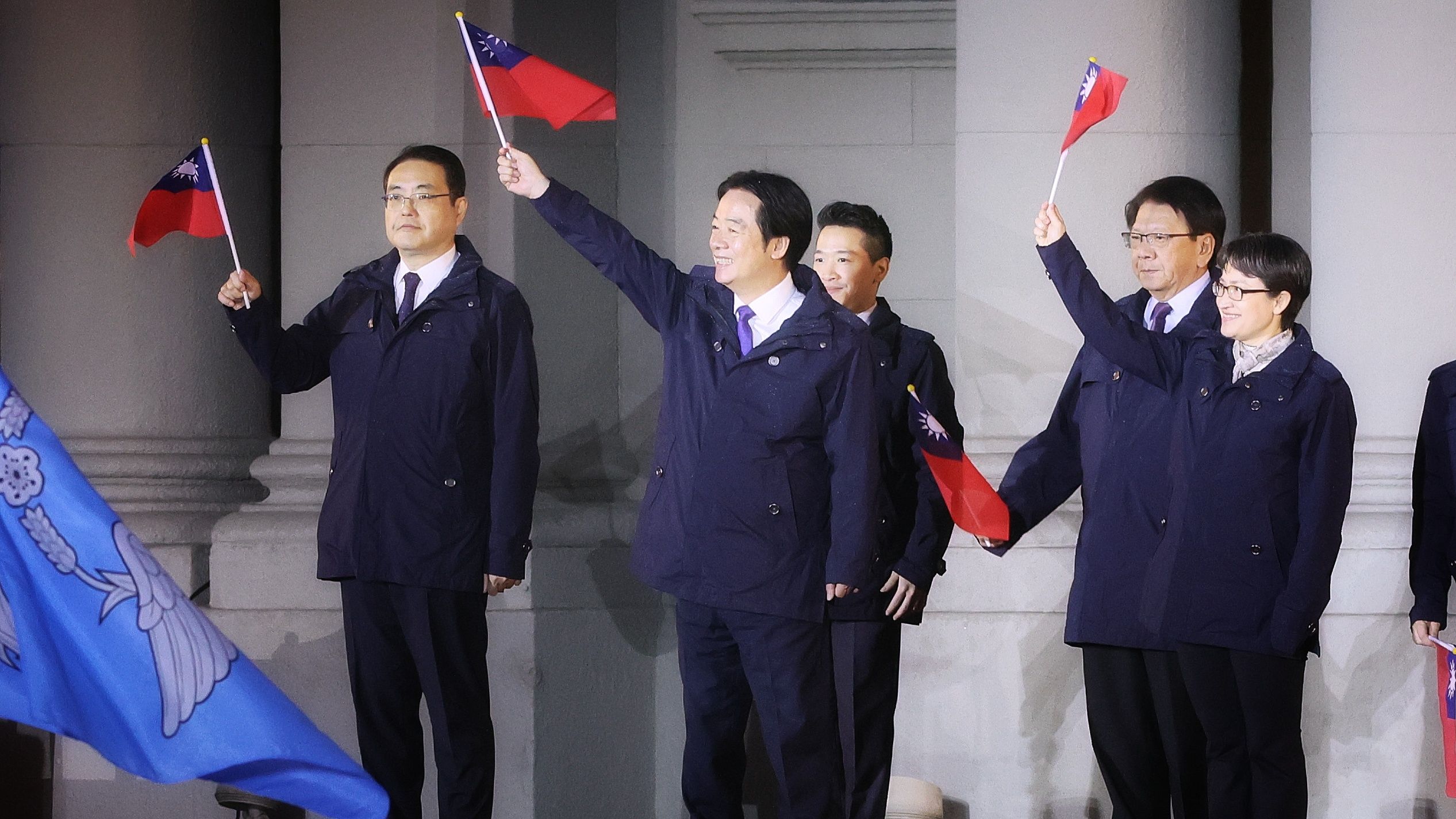 20260101-總統賴清德（左二）、 副總統蕭美琴（右二）1 日出席總統府升旗典禮。（柯承惠攝）