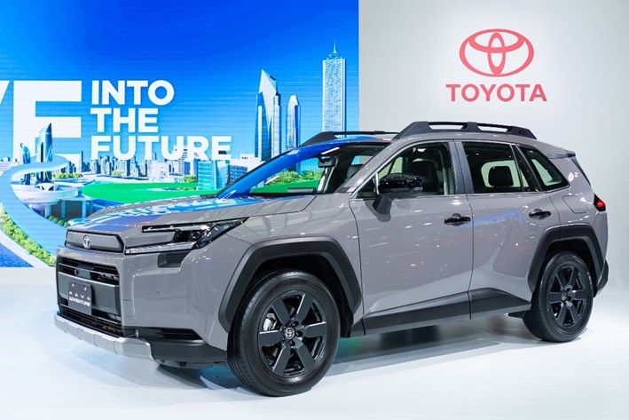 20260102-日本進口第六代大改款 RAV4 Adventure於台北車展正式亮相。（和泰車提供）