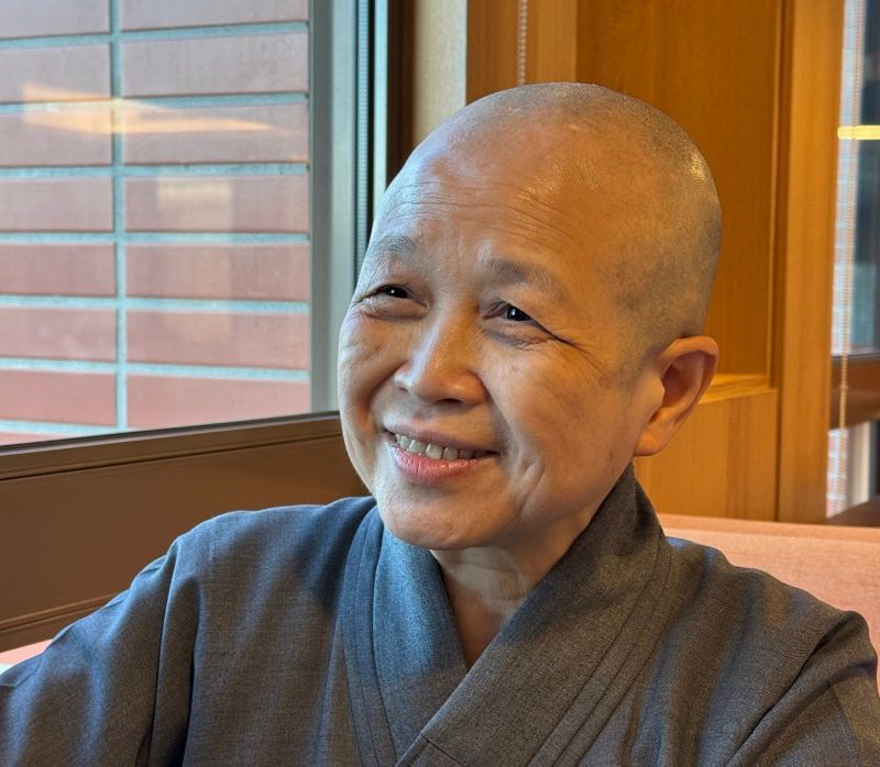 愛貓的釋昭慧。（作者提供）