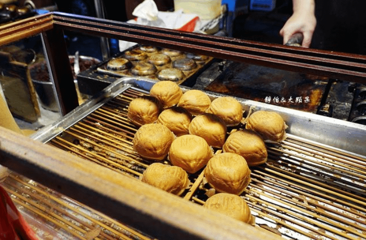 台南夜市推薦：阿堯師雞蛋糕。（圖／輕旅行提供）