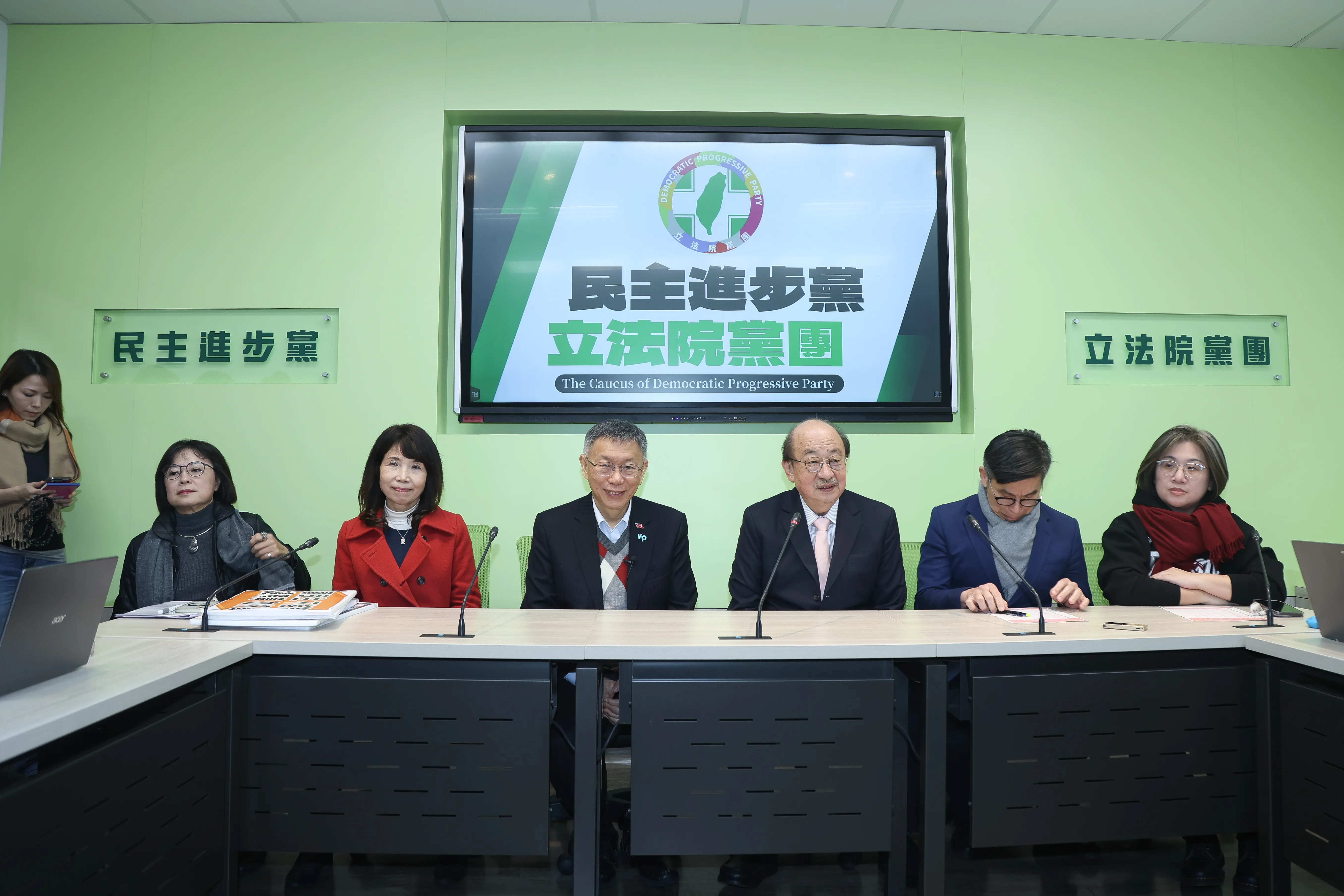 20260102-前民眾黨主席柯文哲拜會民進黨立院黨團。（陳品佑攝）