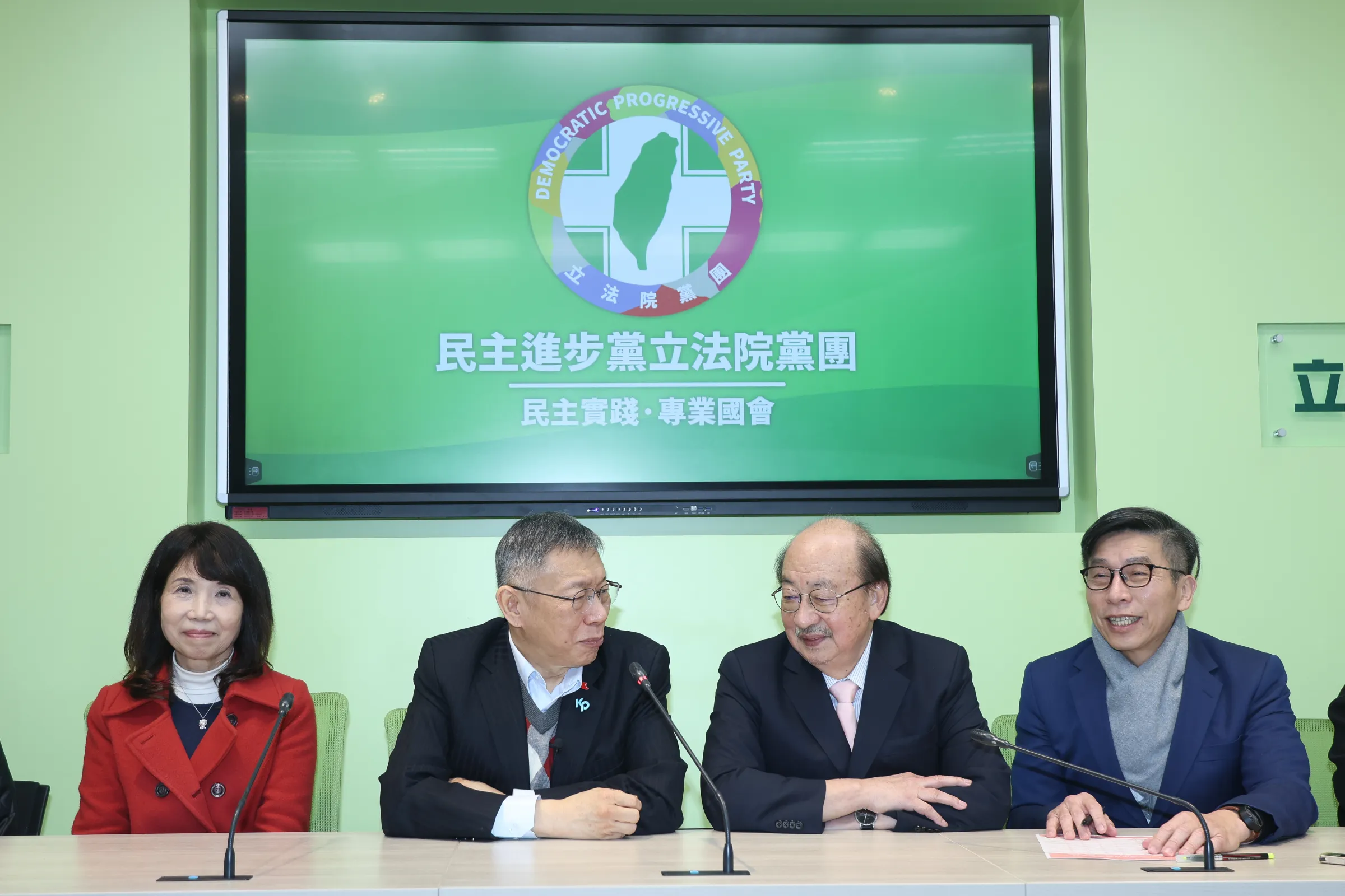20260102-前民眾黨主席柯文哲拜會民進黨立院黨團。(陳品佑攝)
