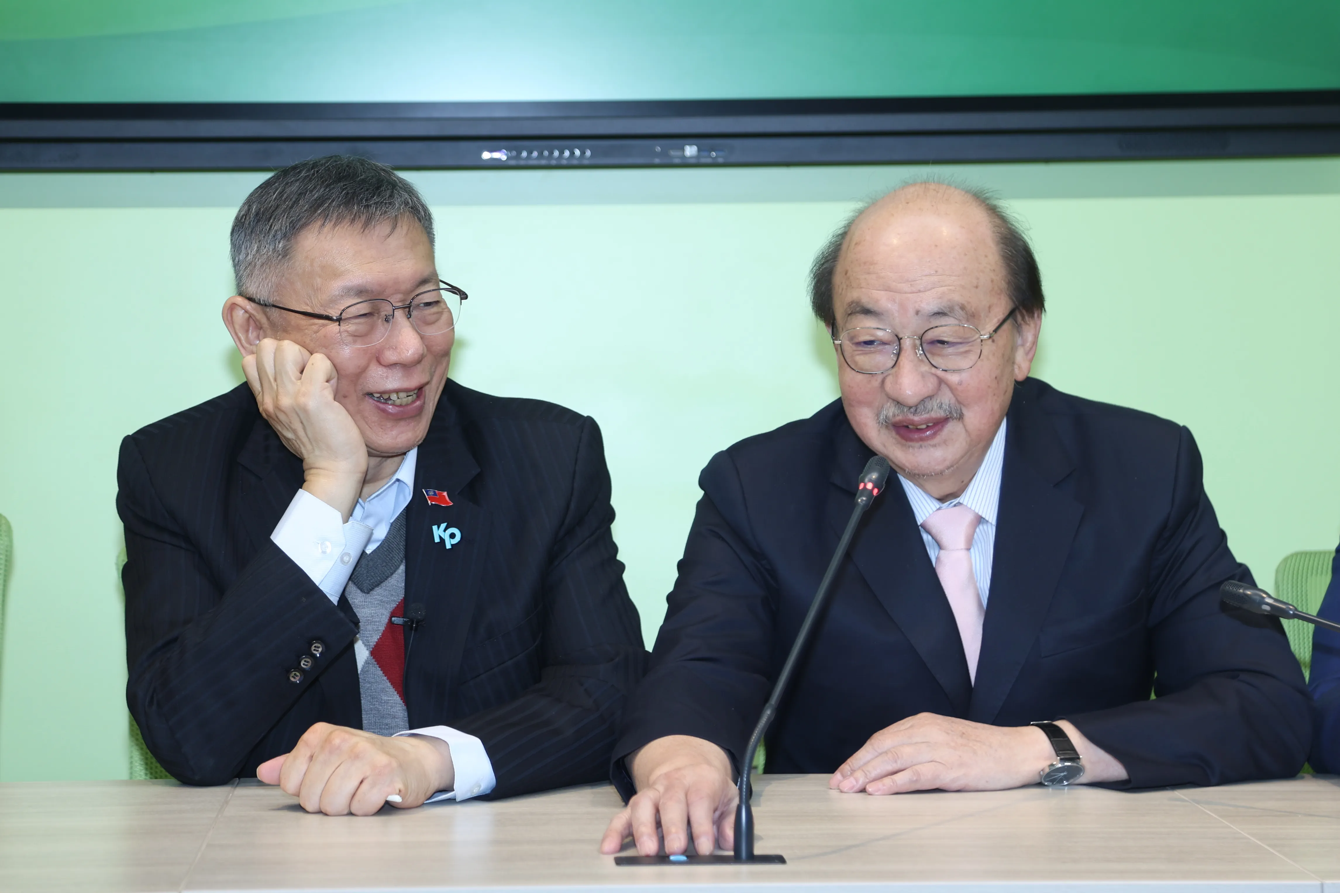 20260102-前民眾黨主席柯文哲拜會民進黨立院黨團。（陳品佑攝）