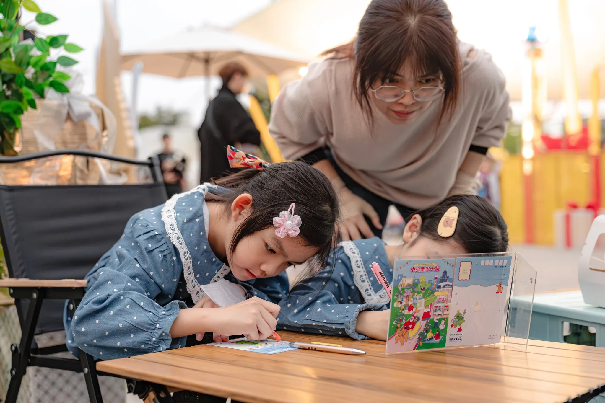 「高雄聖誕生活節」首度將活動期間拉長為「聖誕月」，從親子溫馨的「中央聖誕小鎮」到熱血搖滾的「聖誕黃金週」，創下單月破百萬人次造訪與超過2,200萬元市集總營收的新紀錄。（圖/高雄市政府經濟發展局）