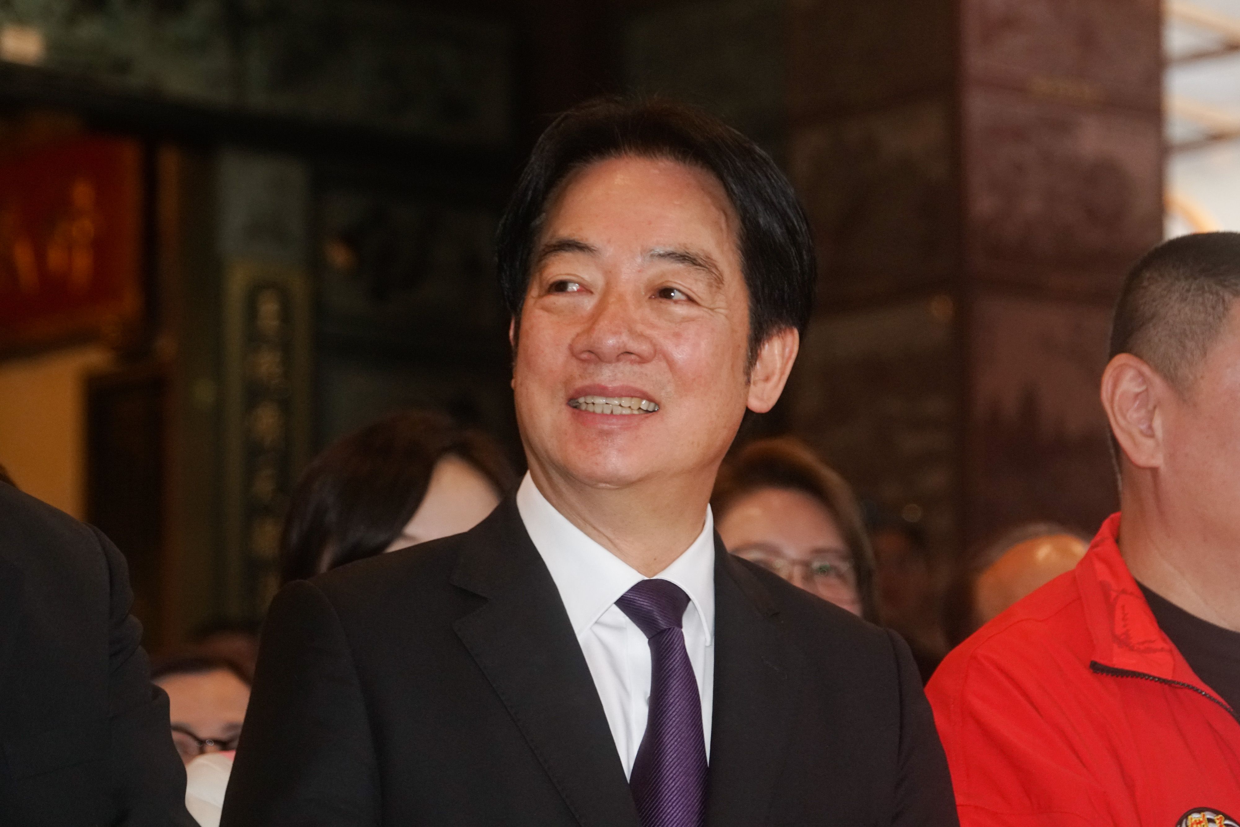 20260103-總統賴清德赴「洲美屈原宮」參香祈福。(蔡親傑攝)