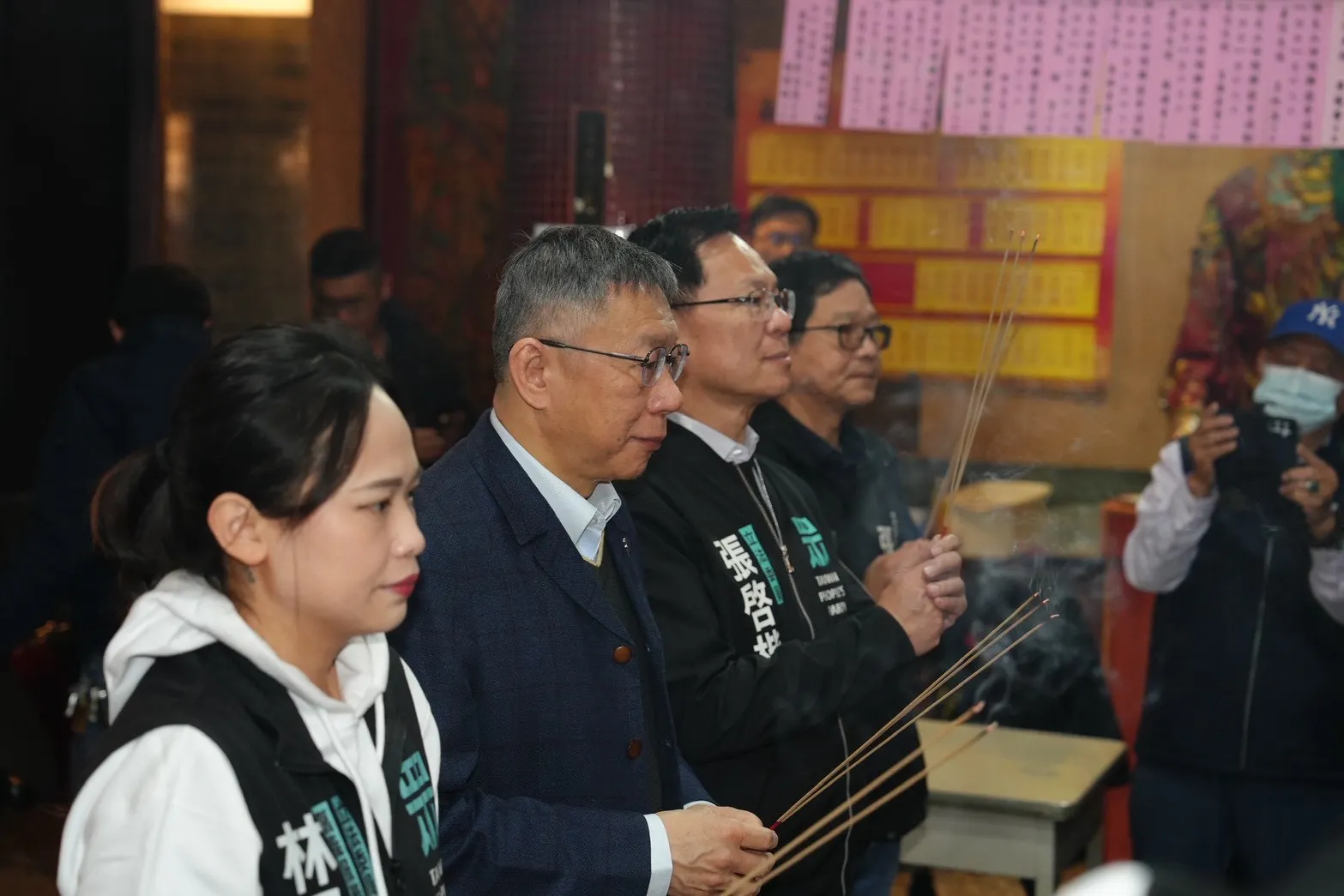 20260104-宣布將常駐嘉義的民眾黨前主席柯文哲到嘉義共和市場掃街。（民眾黨提供）