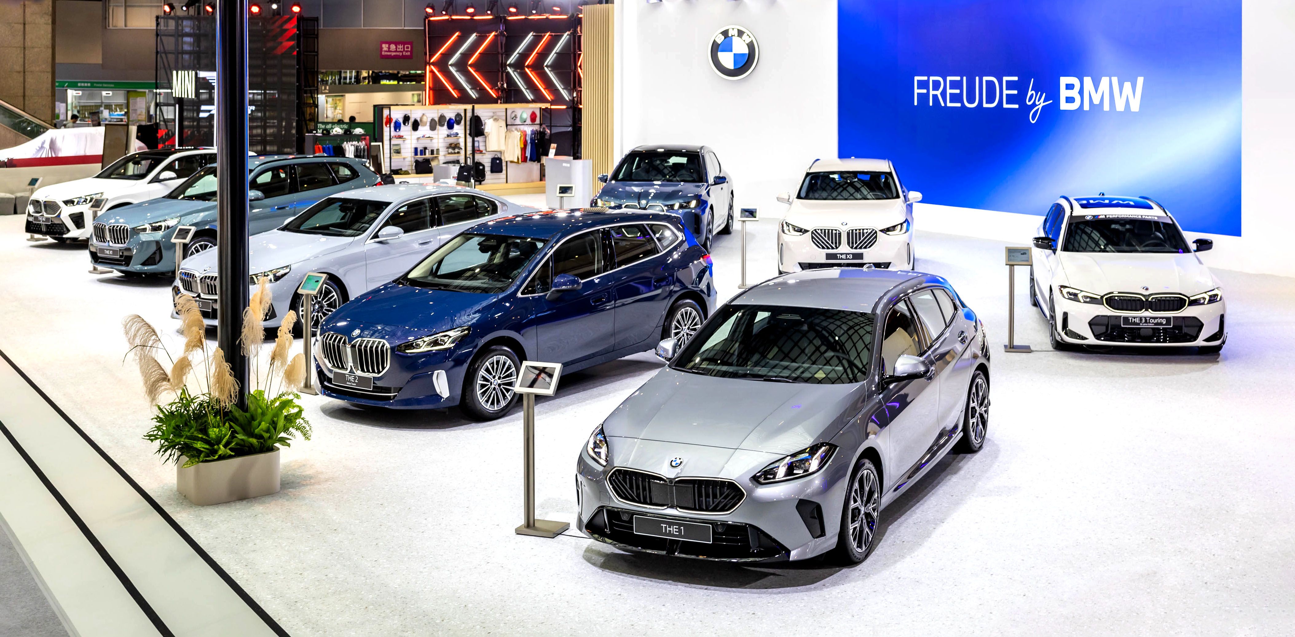 BMW同步展出共9款全新車型，涵蓋市場熱銷主力車款與下半年即將登場的全新特仕車型。（汎德提供）