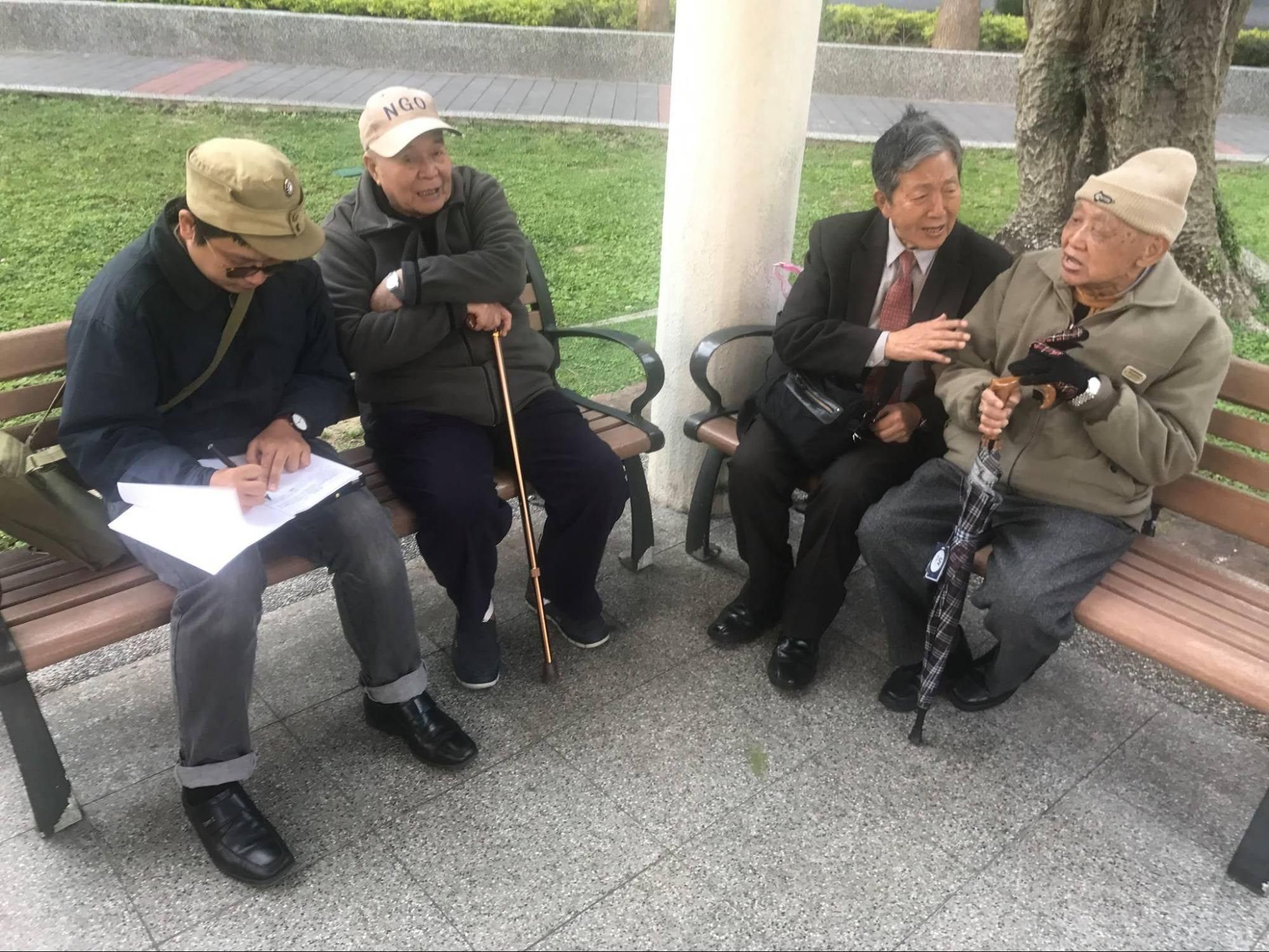 來台灣的榮民伯伯當中有不少前和平軍老兵，他們都認為南京跟重慶一家人，中國人不打中國人，雙方的合作是共同對抗美日強權，不讓中國人當外國馬前卒。（許劍虹提供）