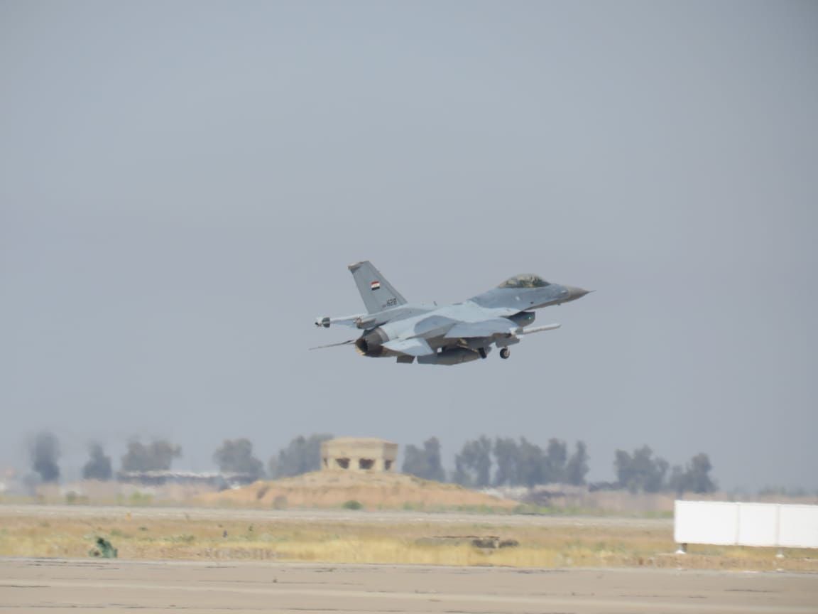 伊拉克現役空戰主力：受到極大限制的F-16IQ型戰機。（翻攝自伊拉克空軍）