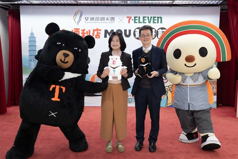 觀光署與統一超商首波以推動「旅人便利店」為概念，針對推廣行動旅服PWA與擴大國際旅客兌換金福氣通路進行合作。（觀光署提供）