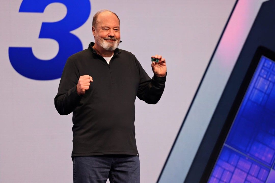 英特爾客戶端運算事業群資深副總裁暨用戶端事業群總經理Jim Johnson，於CES 2026發表Int。（英特爾提供）