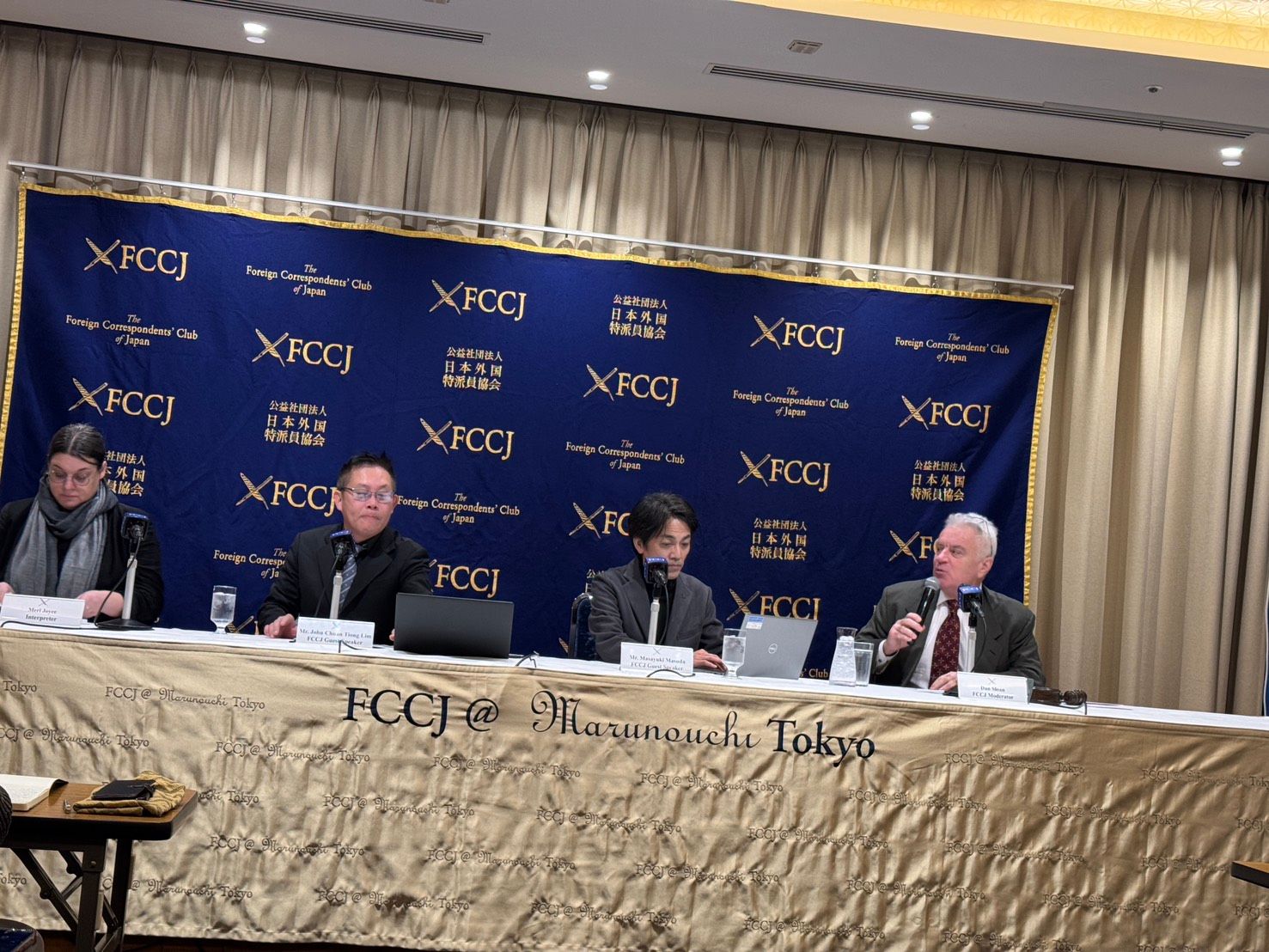 20260108-日本防衛研究所中國研究室長增田雅之（右二）與東京大學特任研究員林泉忠（左二），針對「台灣議題引發的日中對立」在FCCJ共同舉行記者會剖析局勢。（黃信維攝）