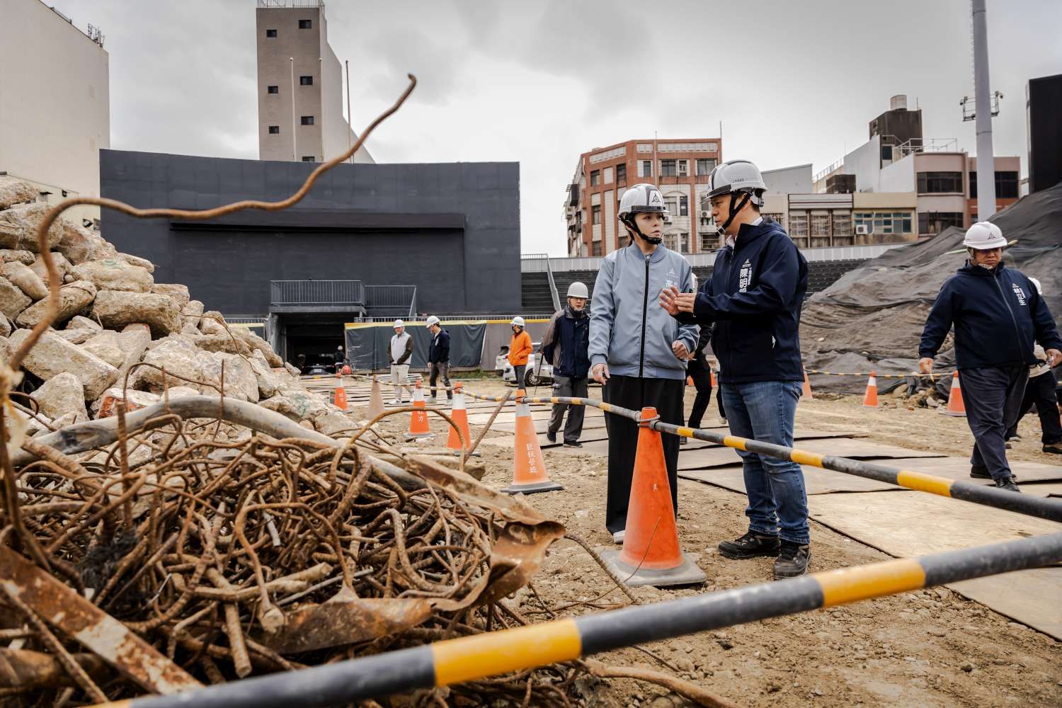 20260108-新竹市長高虹安視察新竹棒球場改善工程。（新竹市政府提供）
