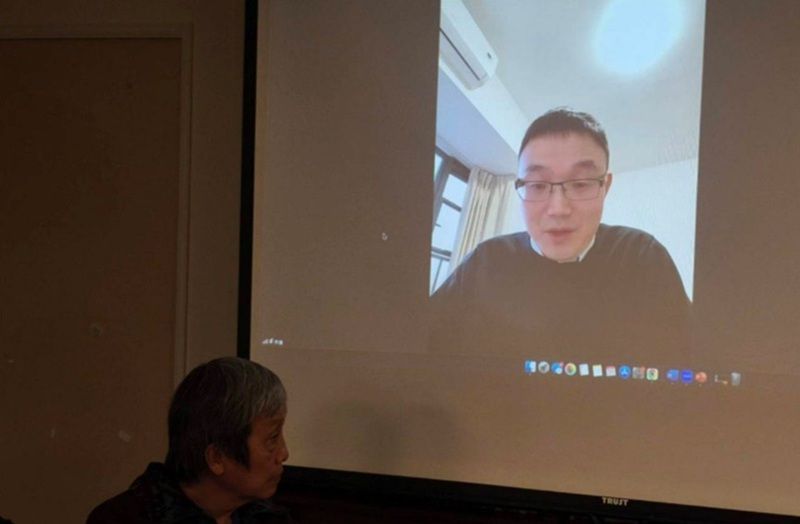 Carlos Ron之後發言的許准教授。（平行空間─左翼書房提供）