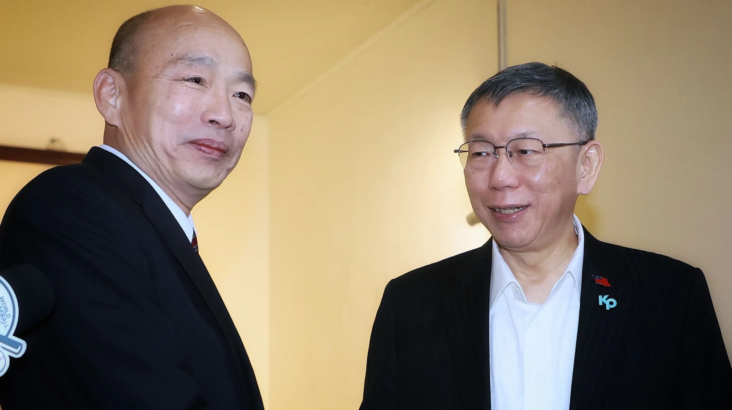20260109-民眾黨創黨主席柯文哲（右）9日拜會立法院長韓國瑜（左）。（柯承惠攝）