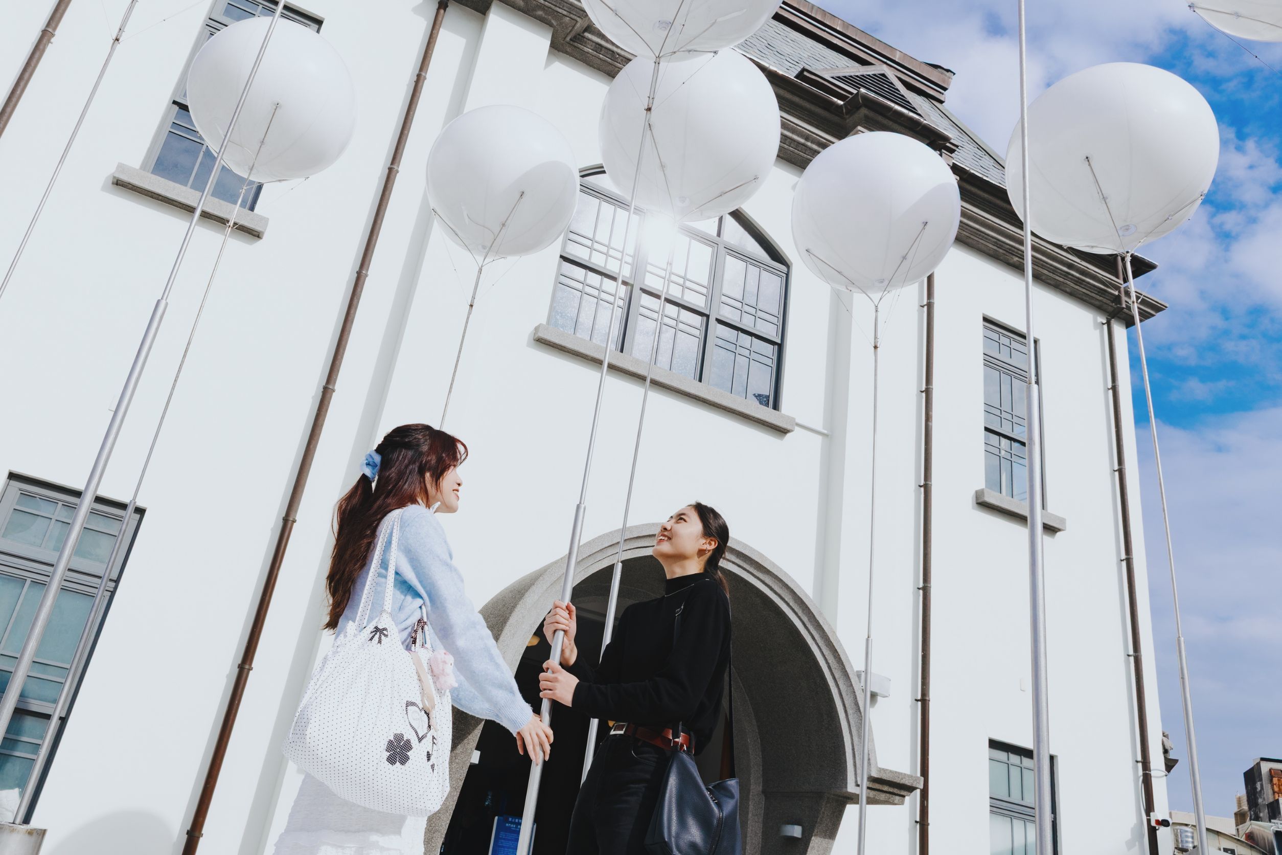 120萬優選作品《一首天空的歌》邀請南臺灣民眾和天空即興合奏。