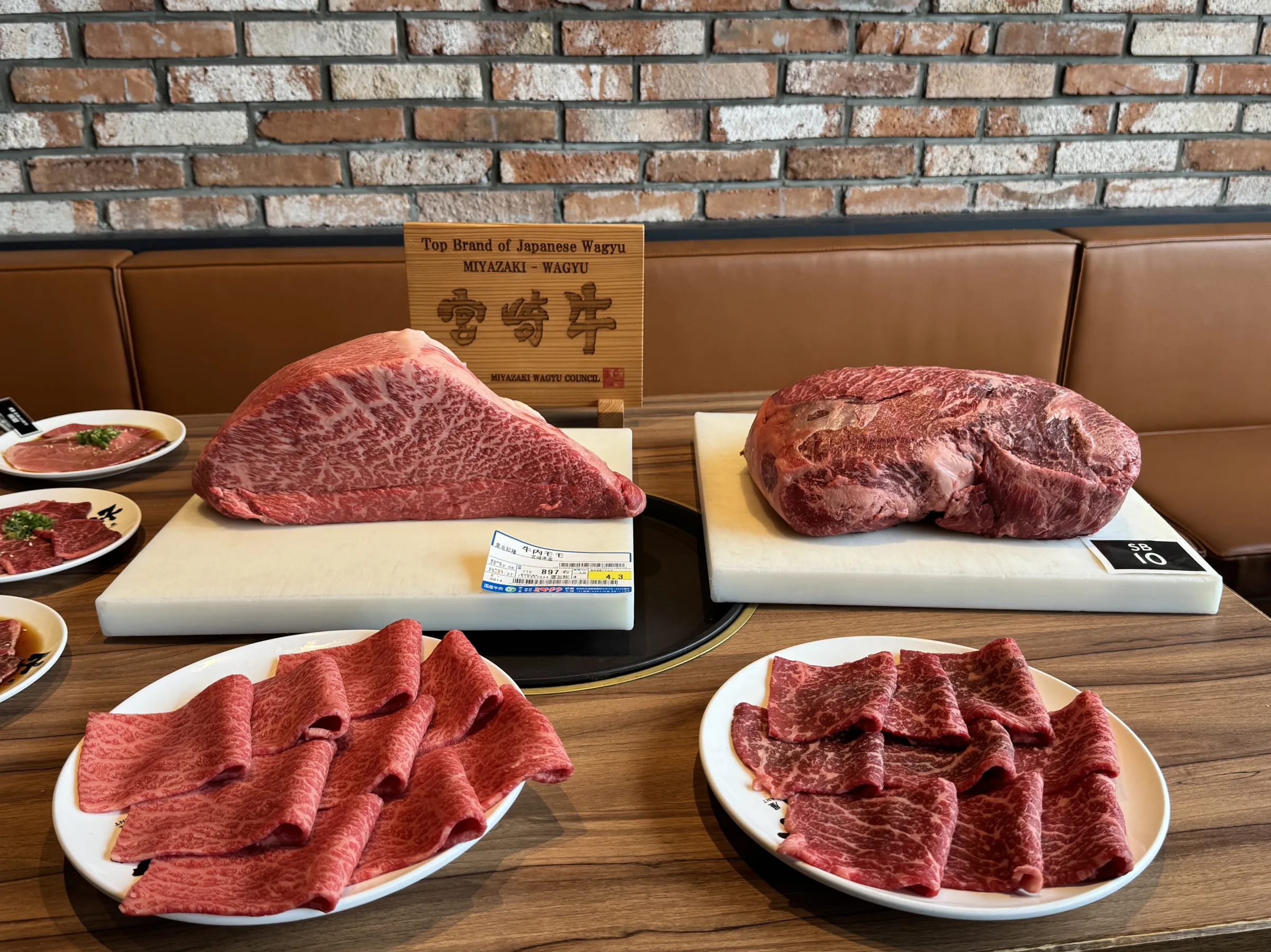 20250109-未來只要399元即可享用A5宮崎和牛沙朗、澳洲和牛橫膈膜等頂級肉品。(劉芯衣攝)