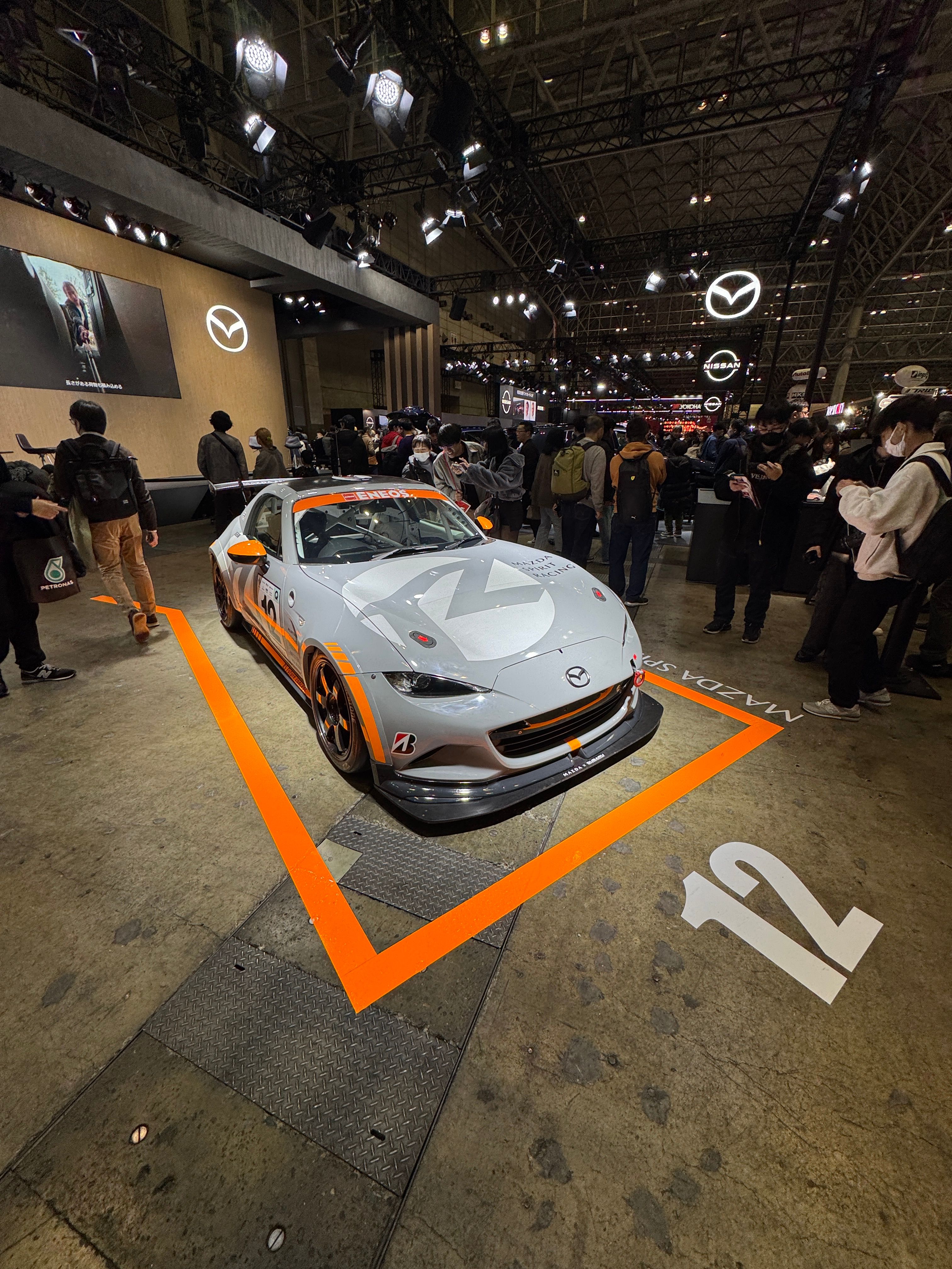 マツダは東京オートサロン2026にて、新色「ネイビーブルーマイカ」を採用した新型「CX-5」を初公開するとともに、2026年シーズンのスーパー耐久シリーズへの参戦体制を発表しました。黃信維