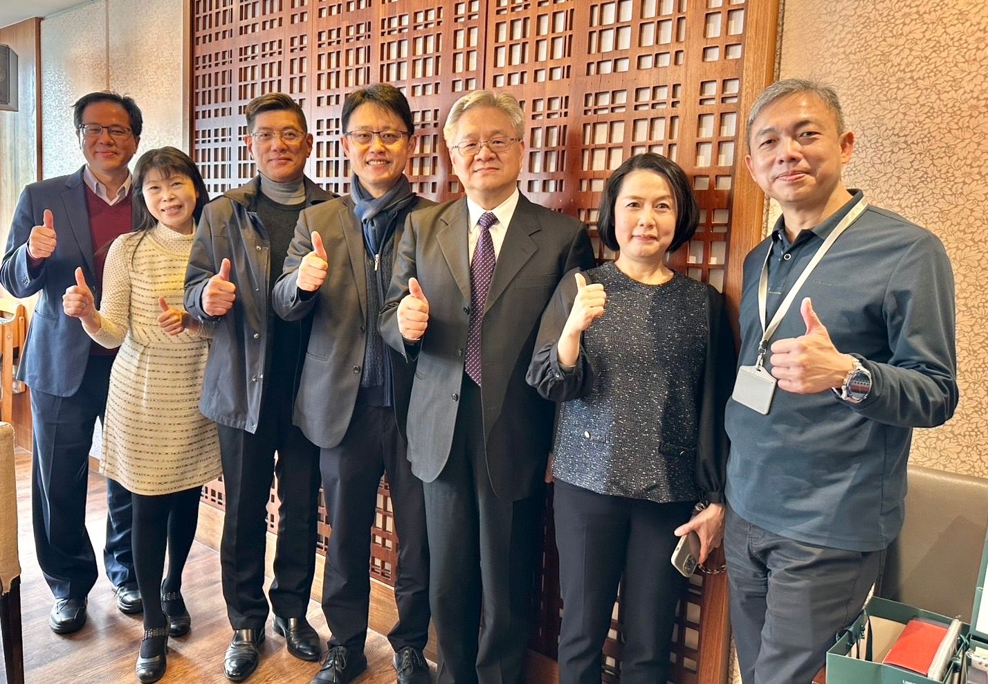 20260109-臺銀人壽風控長林聖倫(左起)、總稽核游惠錂、副總林鍚榮、董事長張志宏、總清理劉啟聖、法遵長何修蘭、代理主任秘書劉禹政。(陳怡慈攝)