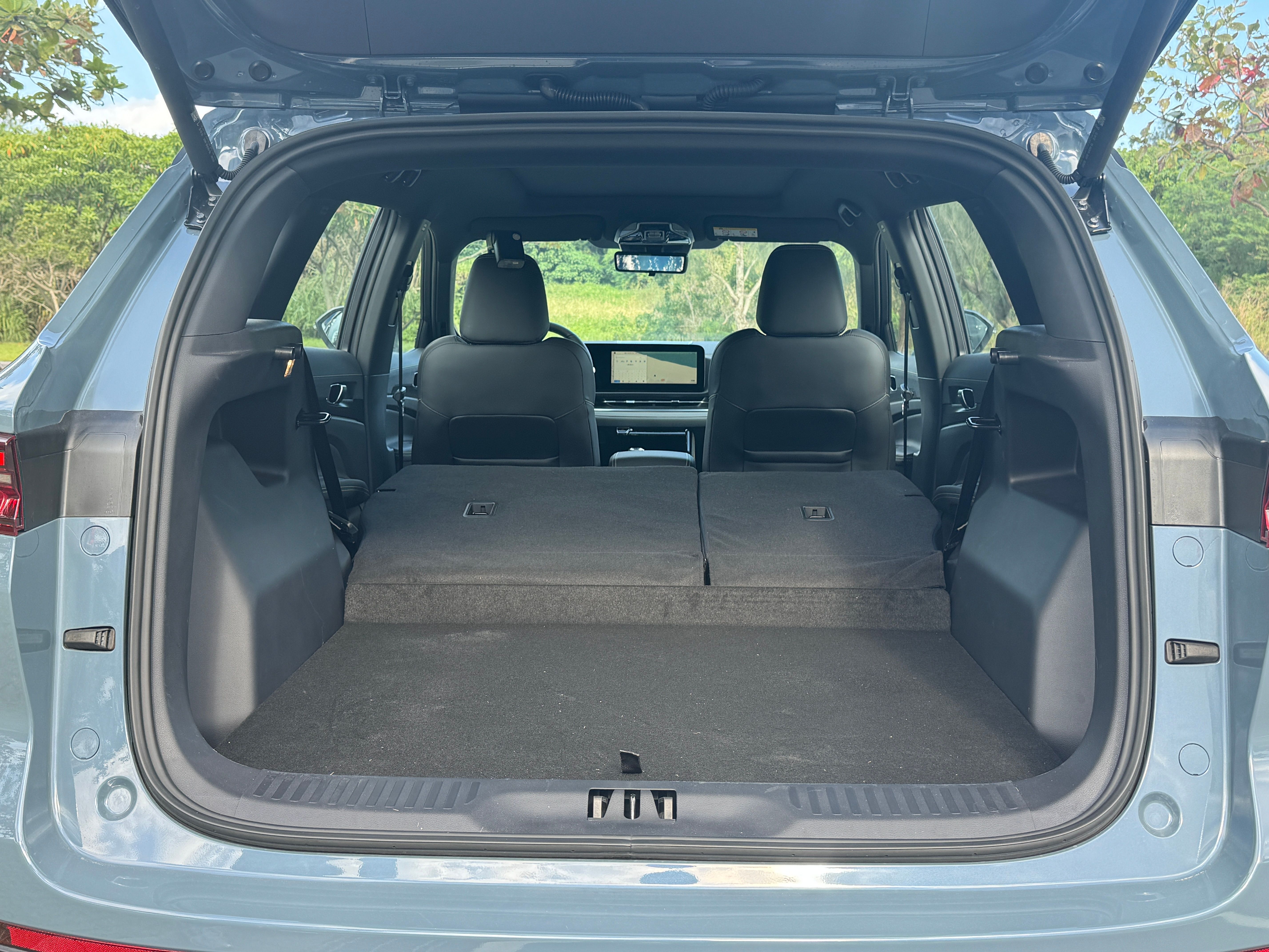 後排傾倒並沒有完全平整。（劉芯衣攝）