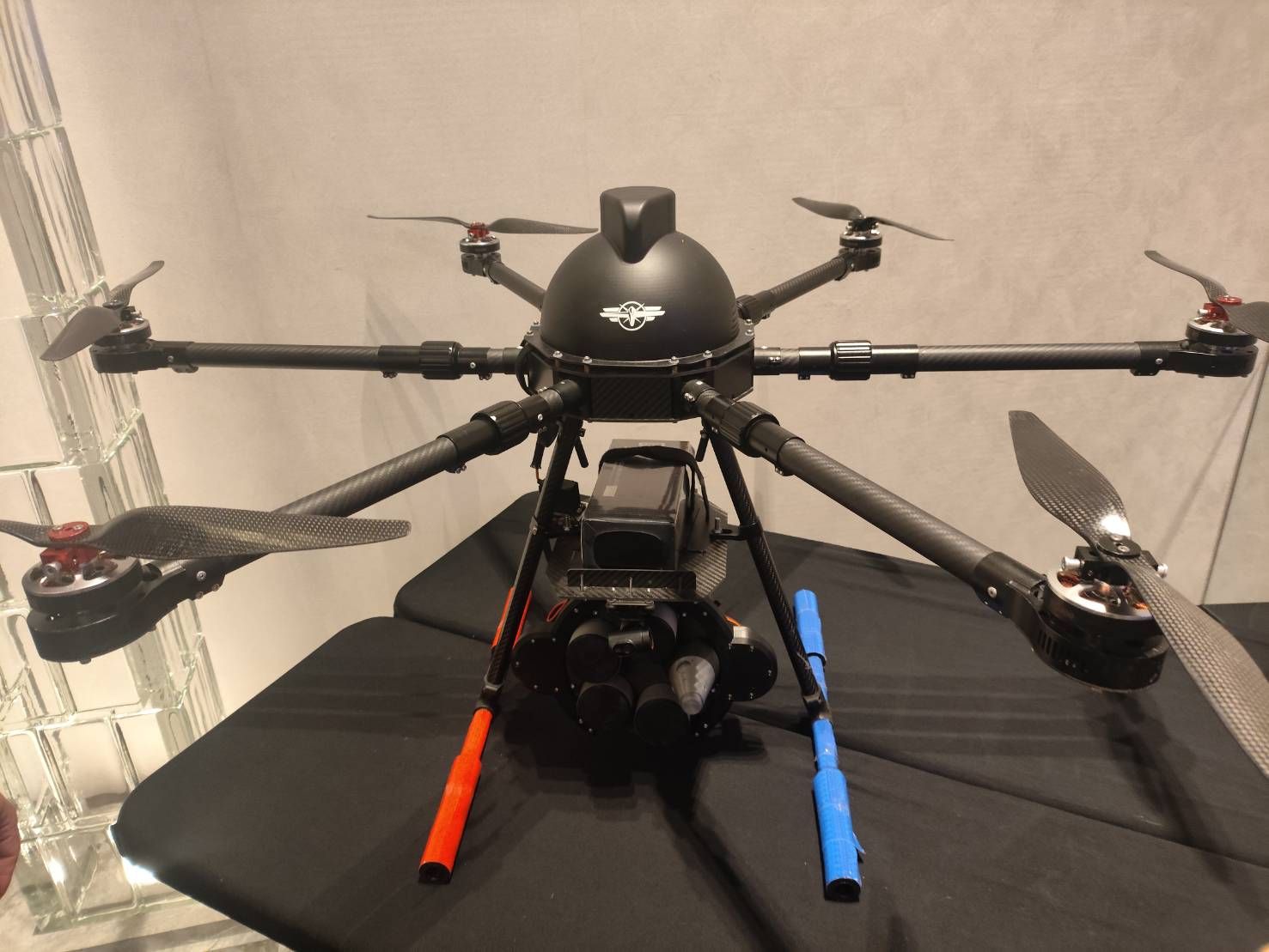 銘旺科技公開最新戰術型變形翼無人載具。(圖/鄧亦涵攝)