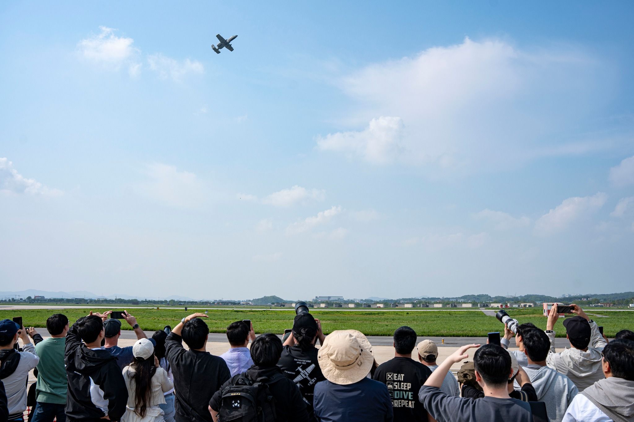 南韓烏山基地開放日，吸引大批當地居民進入參觀。（翻攝自駐韓美軍粉專）