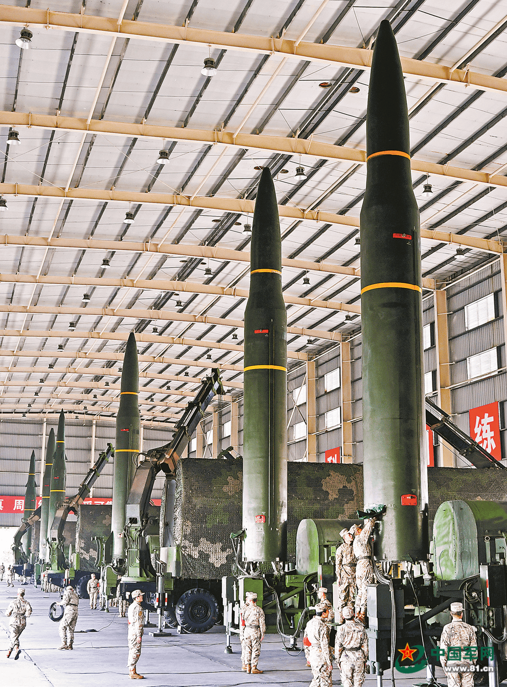 火箭軍正在進行操演。（翻攝中國軍網）