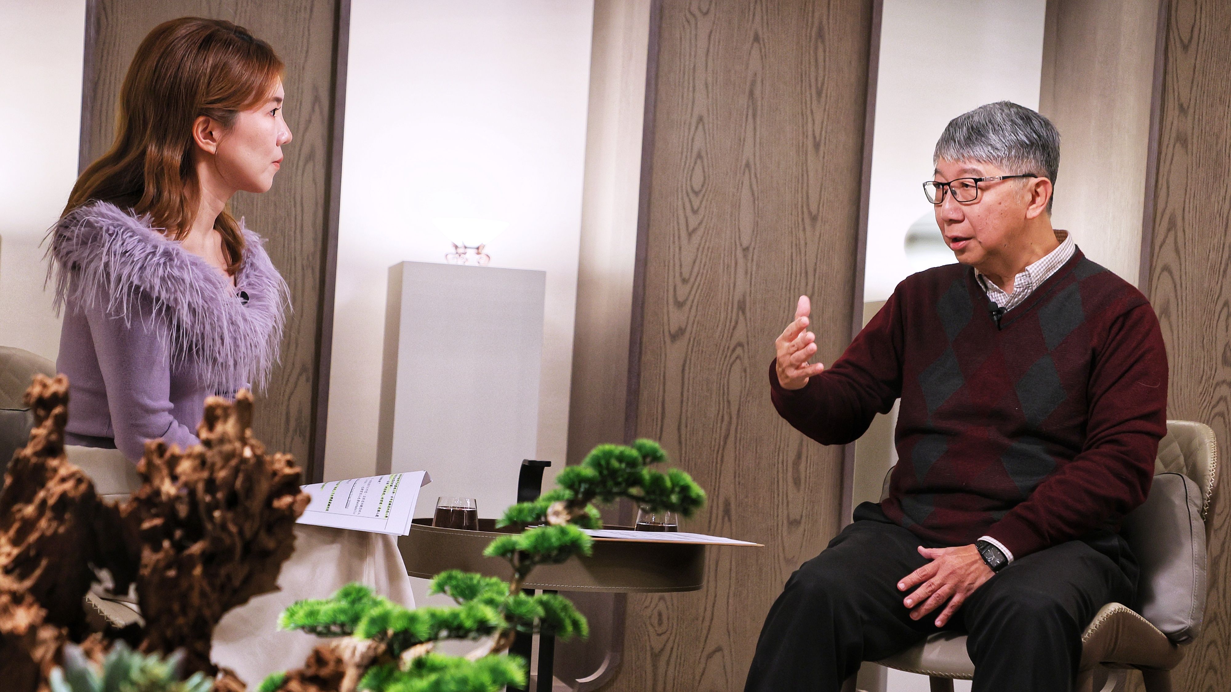 20260114- 前台積電研發處長楊光磊（右）14日出席風傳媒《下班國際線》節目,與主持人路怡珍（左）對談。（柯承惠攝）