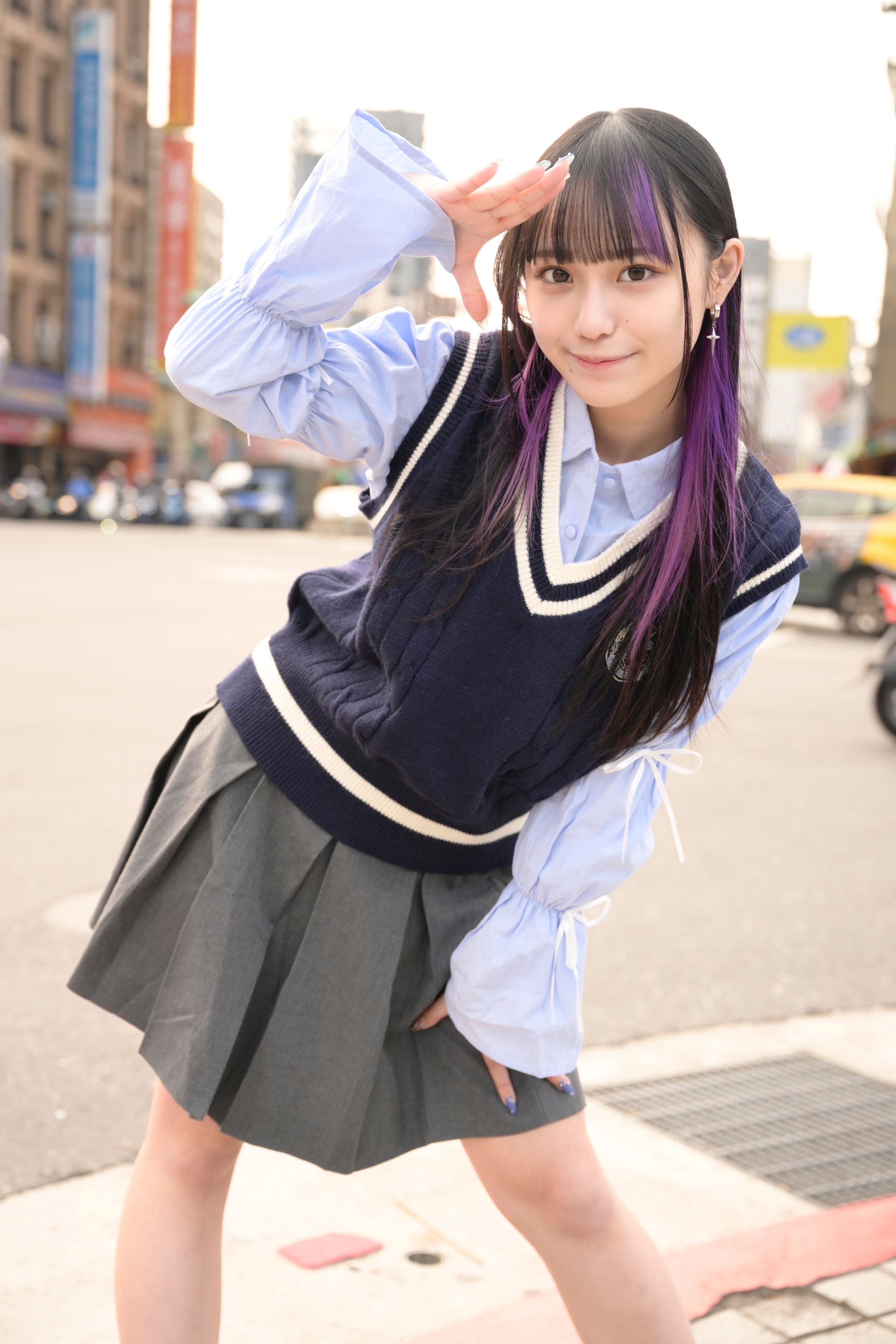 齋齋いつきはアンチの攻撃を意に介さず、今年はファンへの恩返しとしてリアルイベントの開催を予告しており、元コスプレイヤーとして日本AV界に進出した後、語学力と職人精神の洗礼を経て、台湾人女優の日本での活躍記録を更新し続けている。SOD