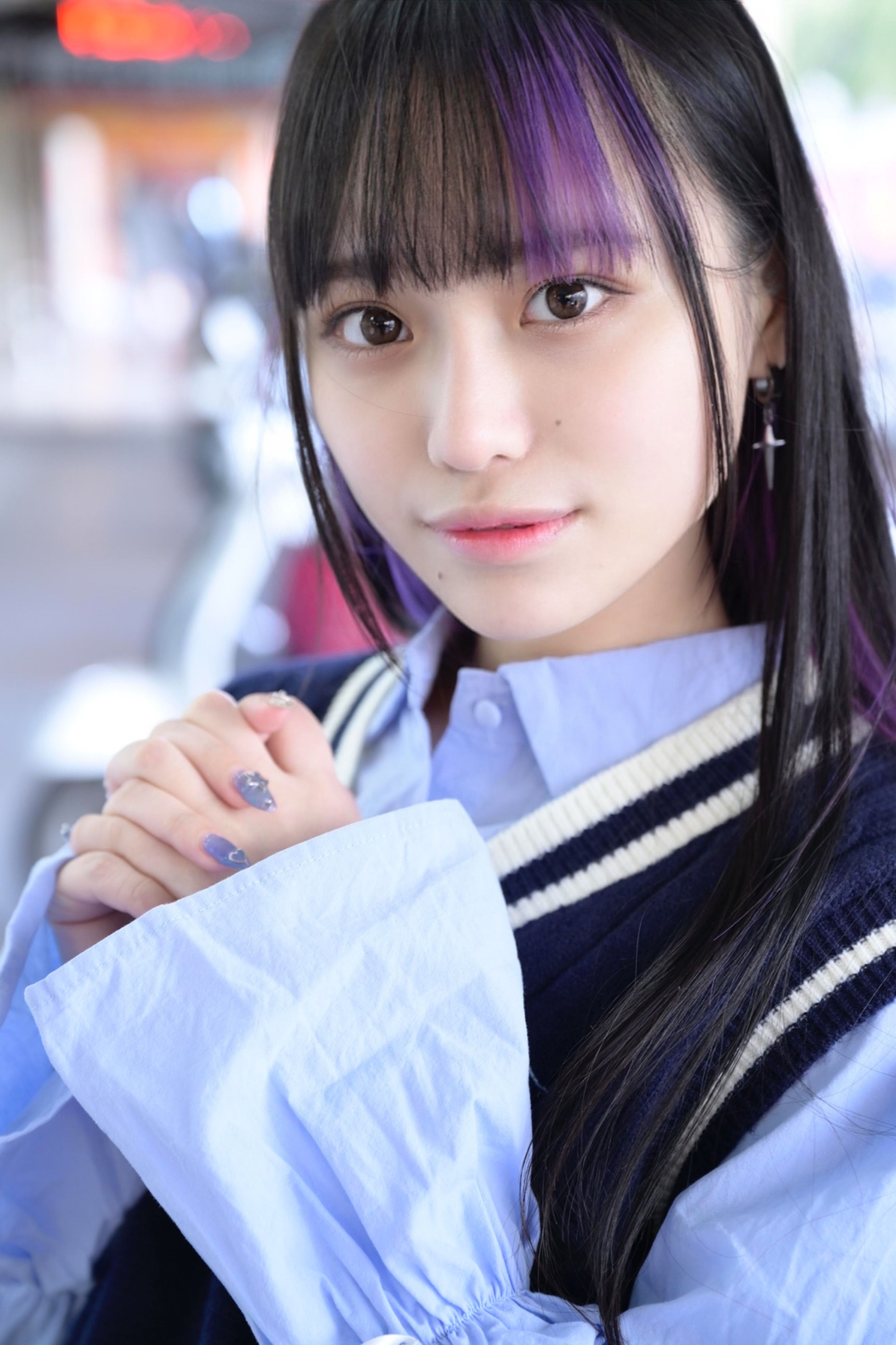 齋齋いつきはアンチの攻撃を意に介さず、今年はファンへの恩返しとしてリアルイベントの開催を予告しており、元コスプレイヤーとして日本AV界に進出した後、語学力と職人精神の洗礼を経て、台湾人女優の日本での活躍記録を更新し続けている。SOD