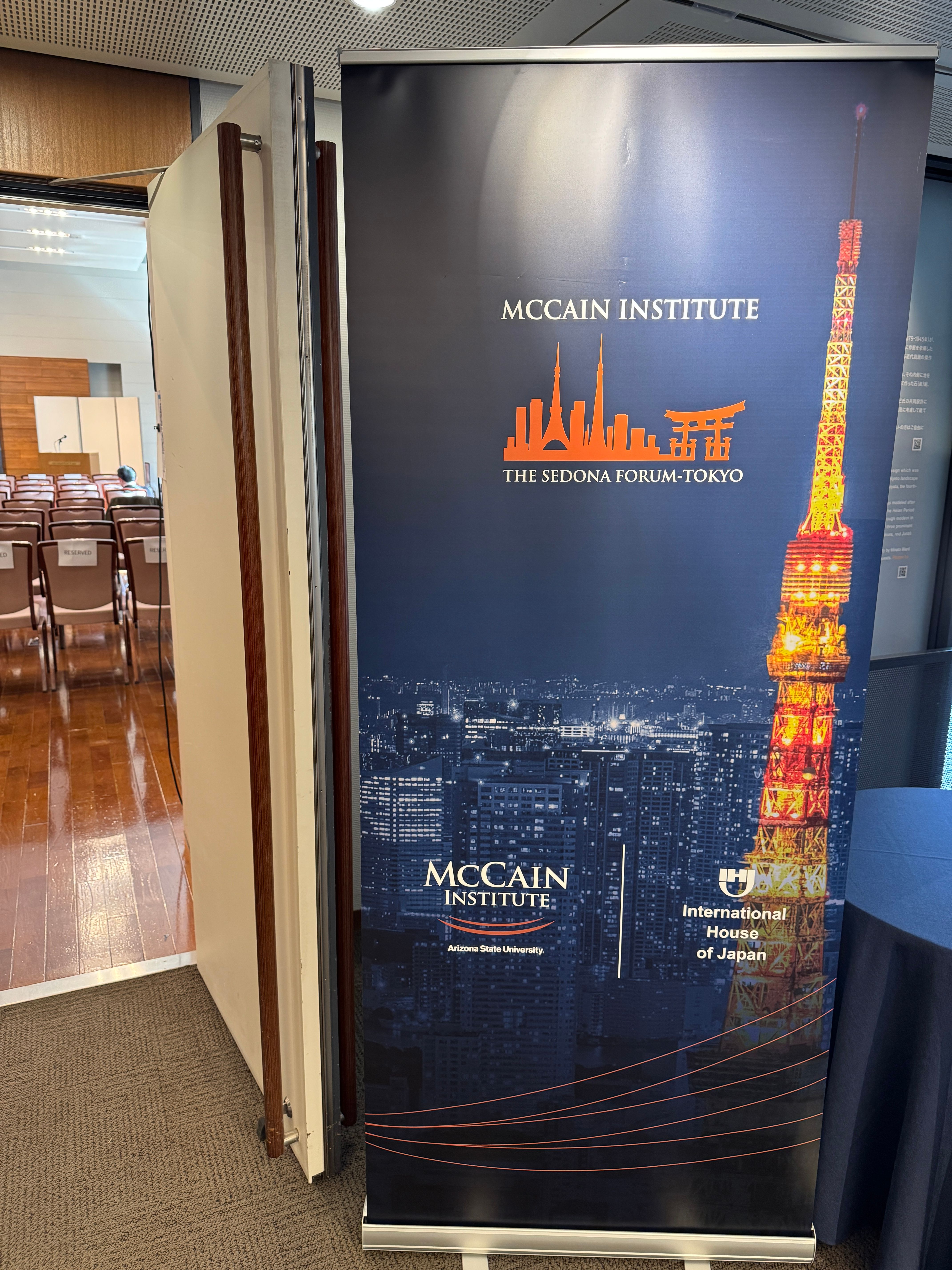 セドナ・フォーラム東京で日米の論客は、トランプ流の戦略的曖昧さと日本の殺傷兵器輸出解禁を視野に、台湾海峡の安定に向けた新たな役割分担を提示した。黃信維