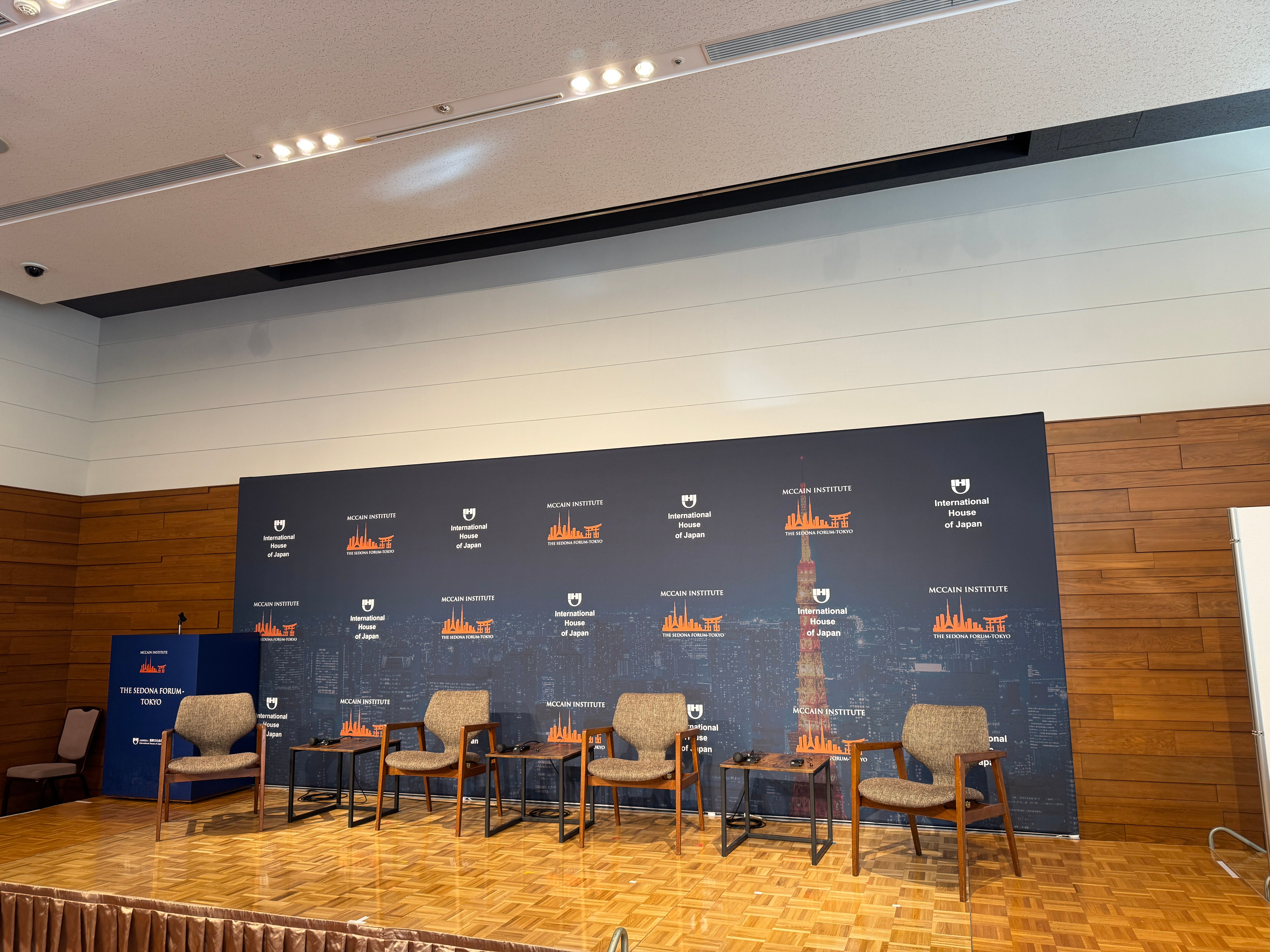 セドナ・フォーラム東京で日米の論客は、トランプ流の戦略的曖昧さと日本の殺傷兵器輸出解禁を視野に、台湾海峡の安定に向けた新たな役割分担を提示した。黃信維