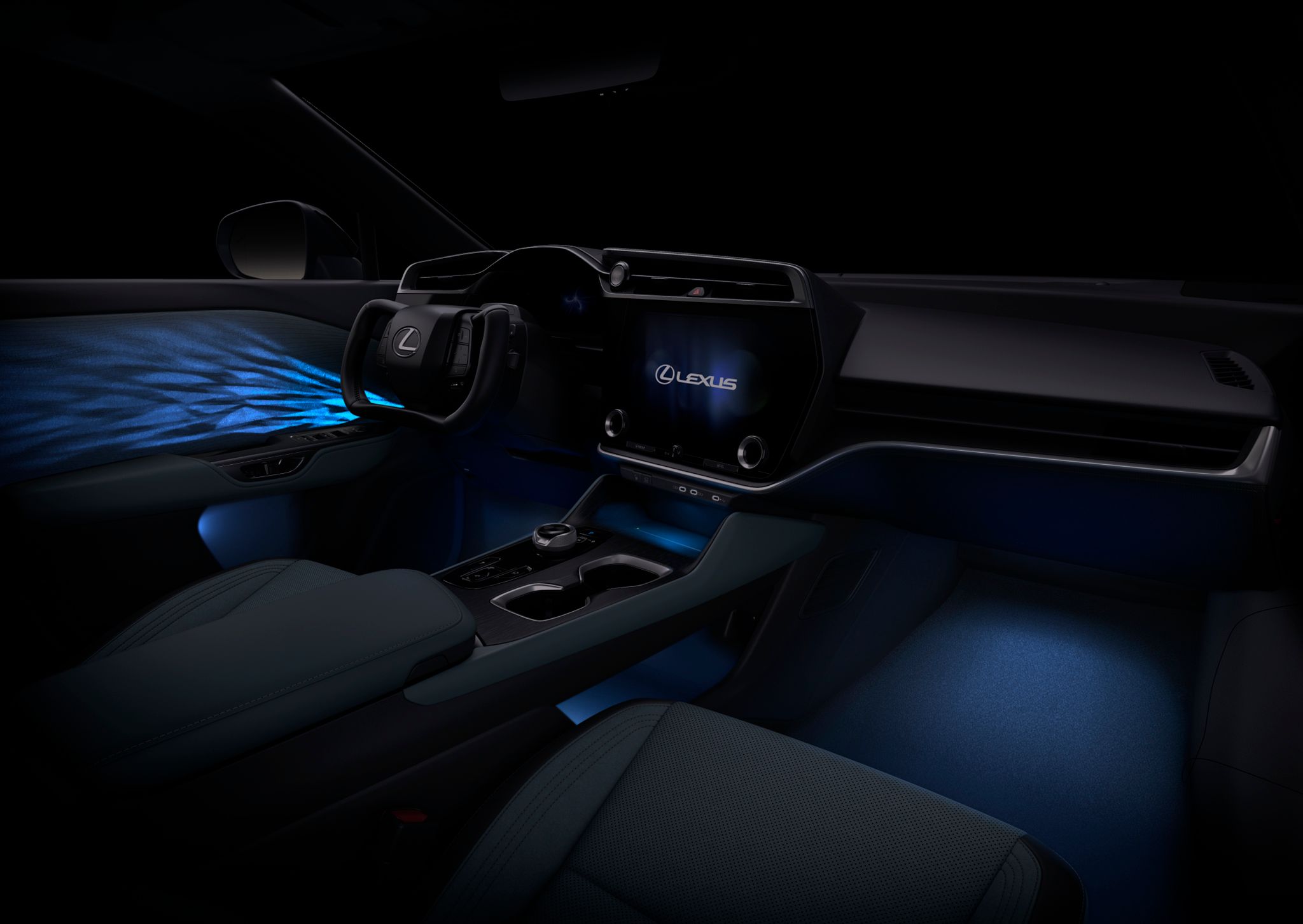 RZ 500e旗艦版導入Ultrasuede®人造麂皮座椅、雷射雕刻車門飾板，以及64色投射式動態氣氛燈。