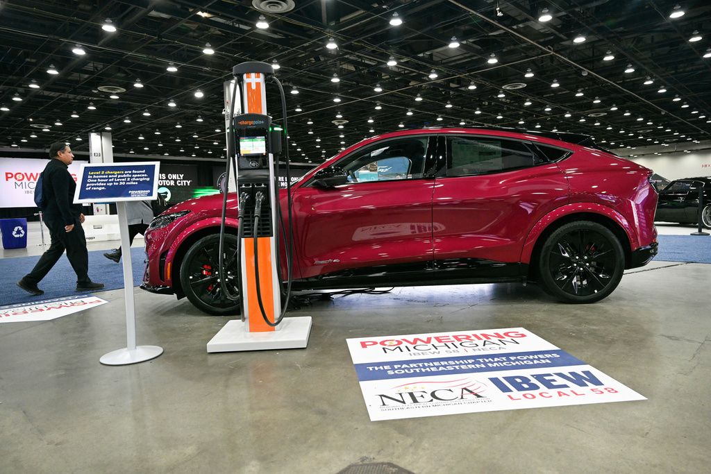 福特在底特律車展展示的電動車車款。（美聯社）