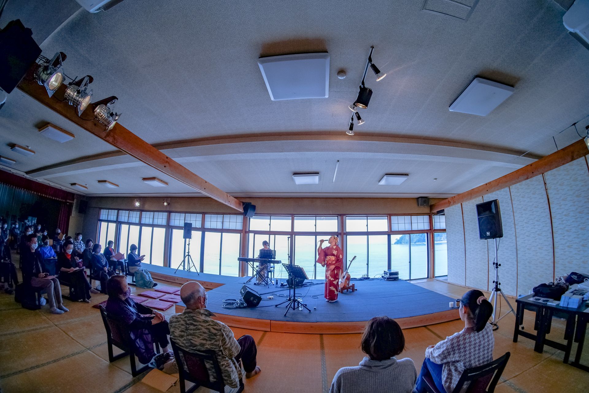 理数系教員免許を持ちながら事務所社長によるセクハラでホームレス生活を経験するも、路上ライブで月収50万を稼ぎ「歌があれば生きられる」と確信した古川愛理は、台湾人との縁を胸に世界進出を誓った。古川愛理