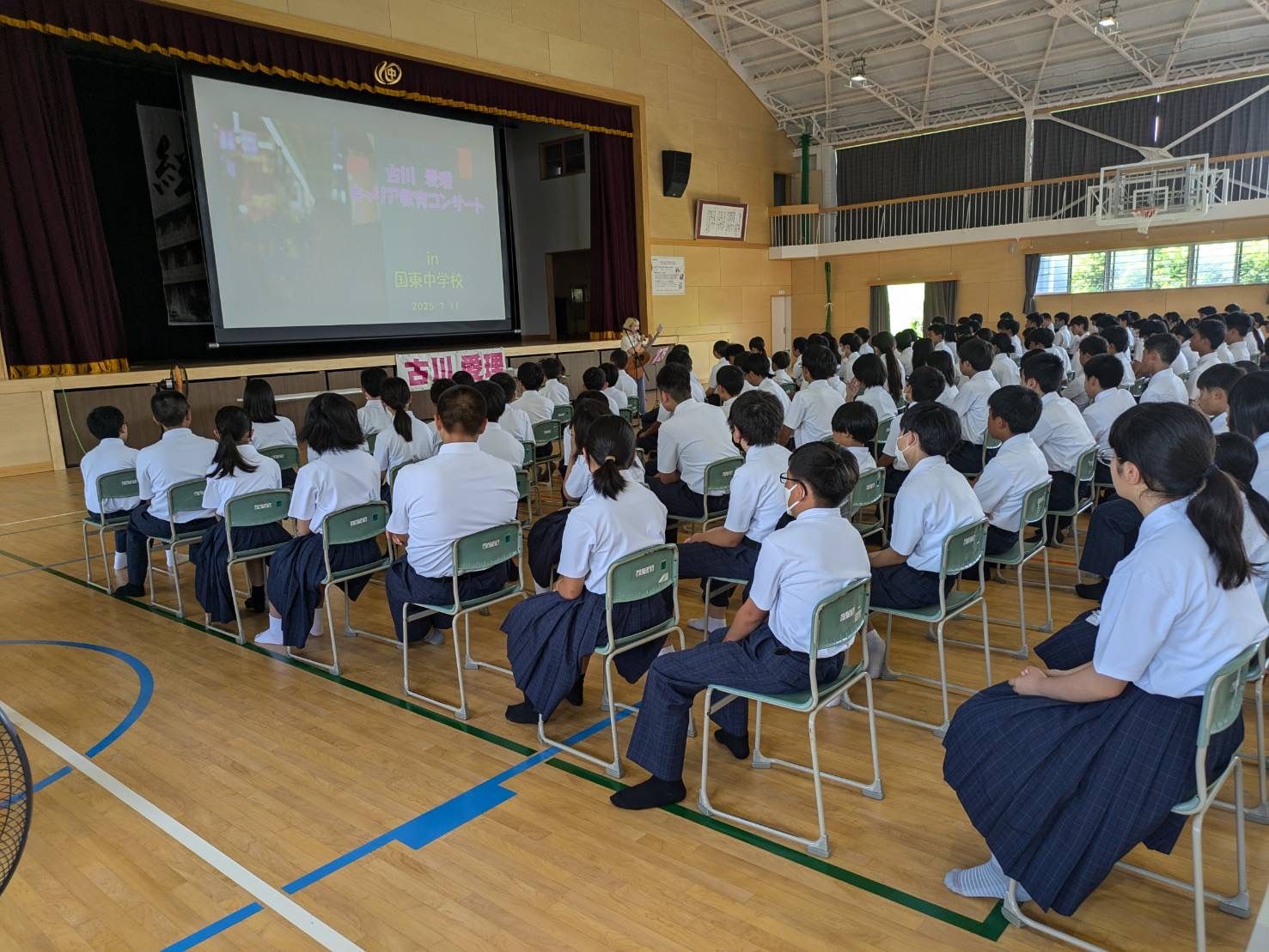 理数系教員免許を持ちながら事務所社長によるセクハラでホームレス生活を経験するも、路上ライブで月収50万を稼ぎ「歌があれば生きられる」と確信した古川愛理は、台湾人との縁を胸に世界進出を誓った。古川愛理