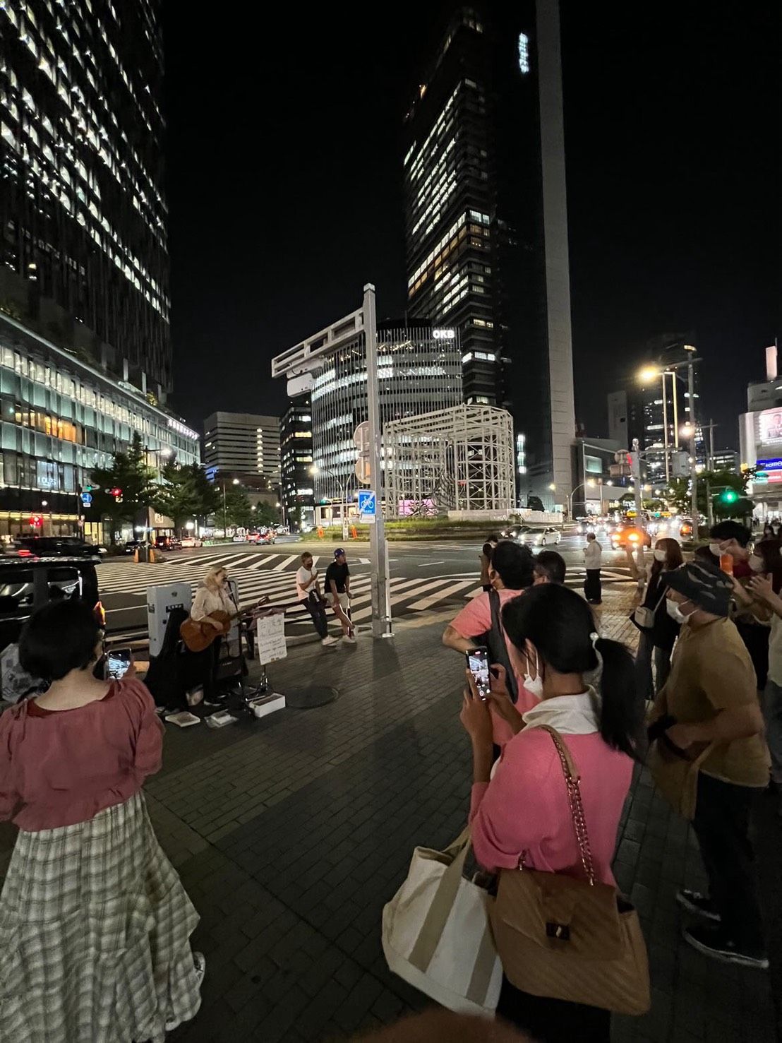 理数系教員免許を持ちながら事務所社長によるセクハラでホームレス生活を経験するも、路上ライブで月収50万を稼ぎ「歌があれば生きられる」と確信した古川愛理は、台湾人との縁を胸に世界進出を誓った。古川愛理