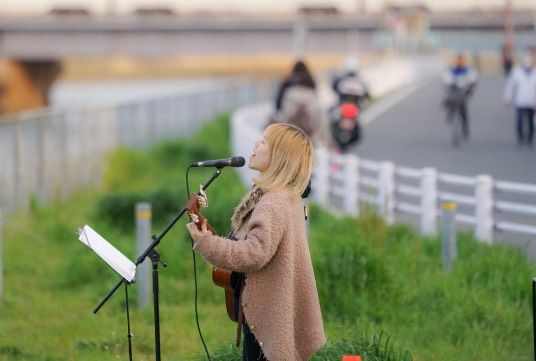 理数系教員免許を持ちながら事務所社長によるセクハラでホームレス生活を経験するも、路上ライブで月収50万を稼ぎ「歌があれば生きられる」と確信した古川愛理は、台湾人との縁を胸に世界進出を誓った。古川愛理