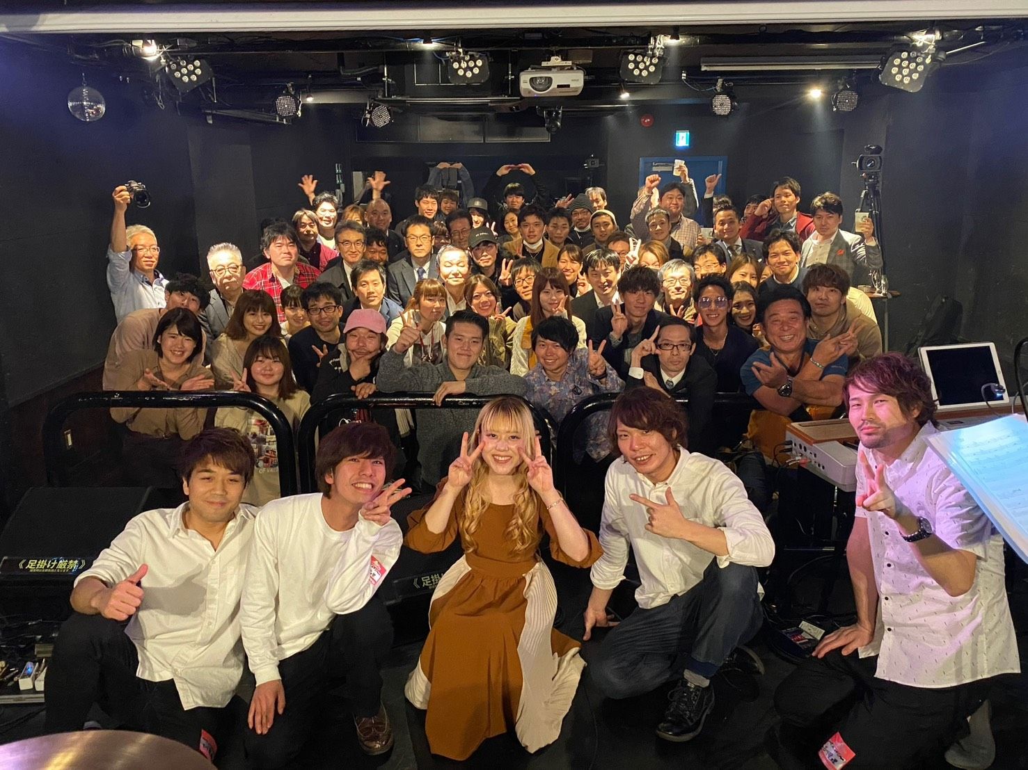 理数系教員免許を持ちながら事務所社長によるセクハラでホームレス生活を経験するも、路上ライブで月収50万を稼ぎ「歌があれば生きられる」と確信した古川愛理は、台湾人との縁を胸に世界進出を誓った。古川愛理