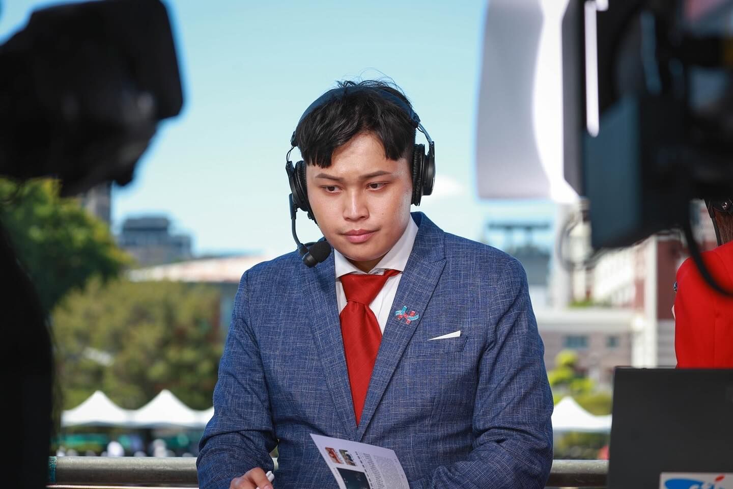 20250117-中天記者林宸佑（左）疑涉國安法，高雄橋頭地院裁定收押禁見。（取自「馬德愛破音 中天林宸佑」臉書）