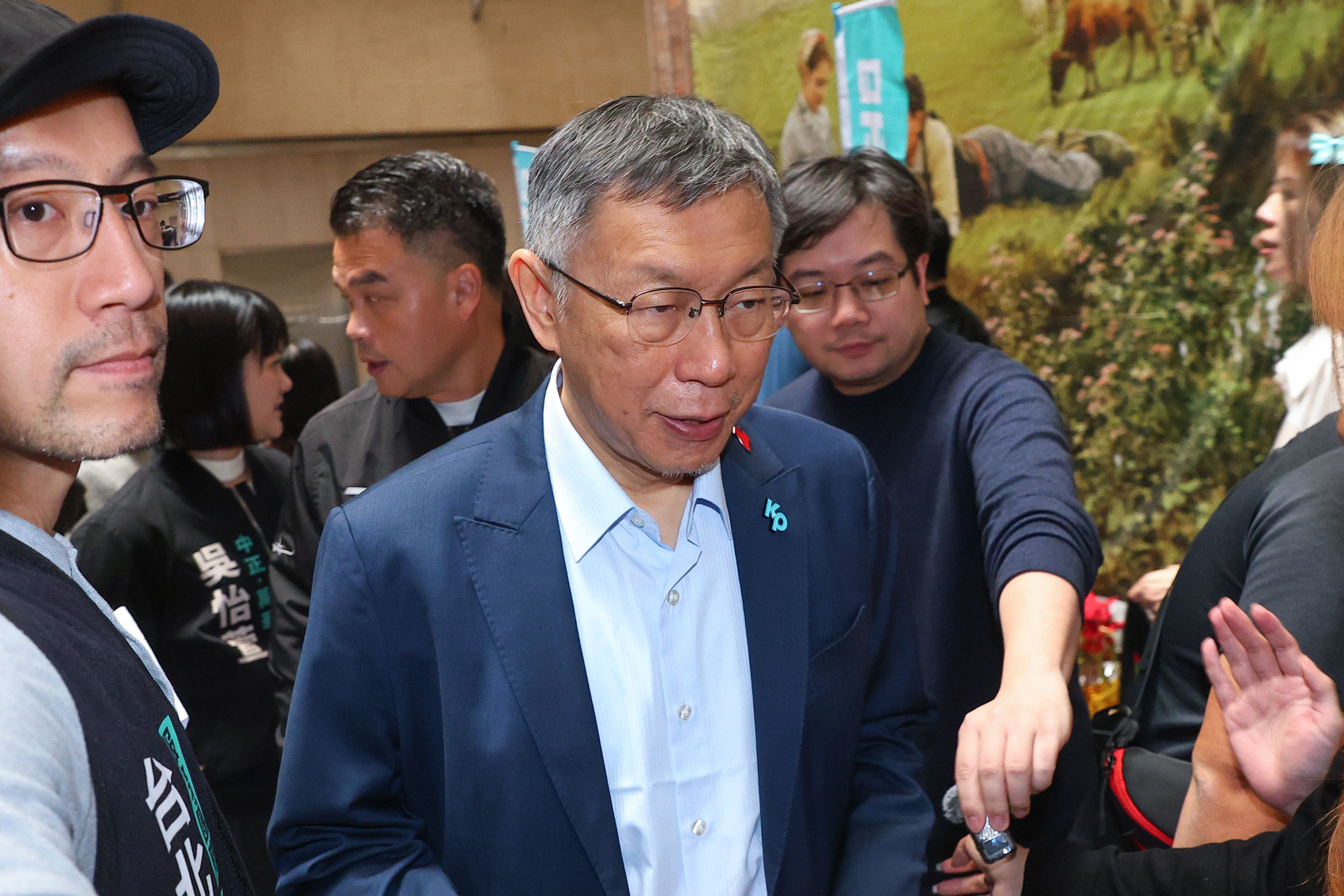 20260118-前民眾黨主席柯文哲(中)18日出席台北市黨部籌辦「松信夥伴見面會」。(顏麟宇攝)