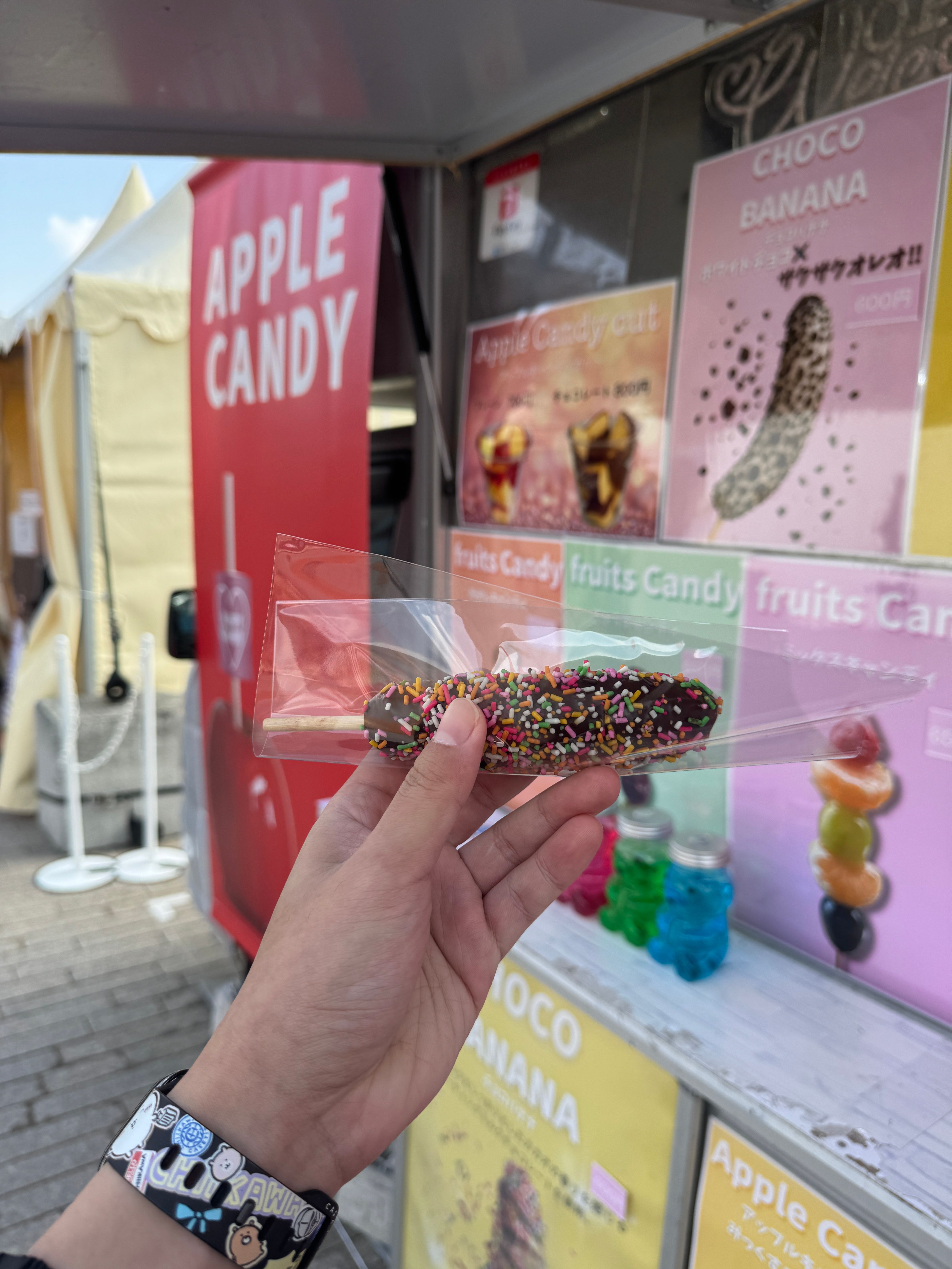 昭和レトロな横丁で繰り広げられる鍋の総選挙とエヴァコラボ、牛タンやリンゴ飴まで味わい尽くす横浜の冬の宴が熱気と共に開幕した。黃信維