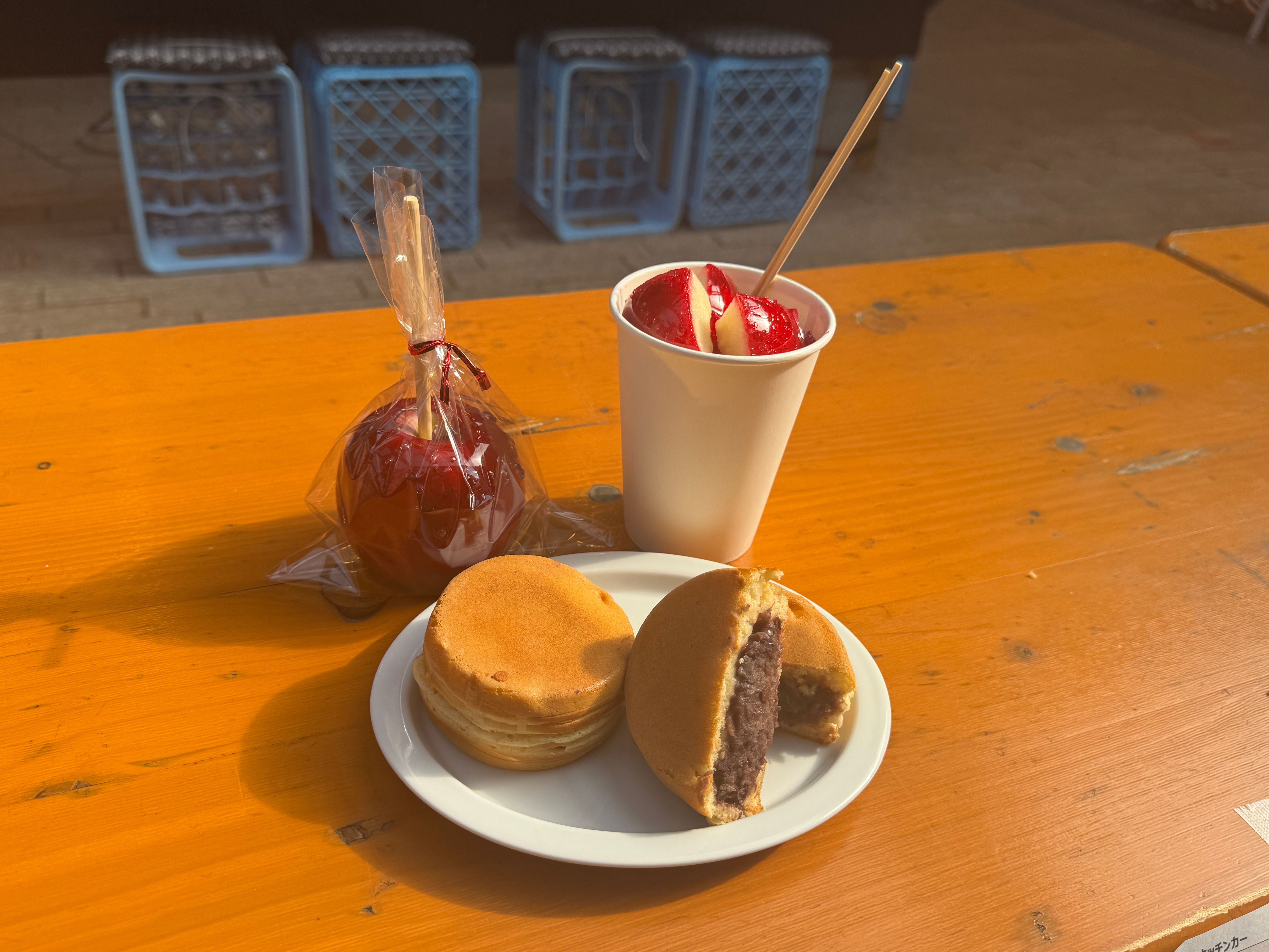 昭和レトロな横丁で繰り広げられる鍋の総選挙とエヴァコラボ、牛タンやリンゴ飴まで味わい尽くす横浜の冬の宴が熱気と共に開幕した。黃信維